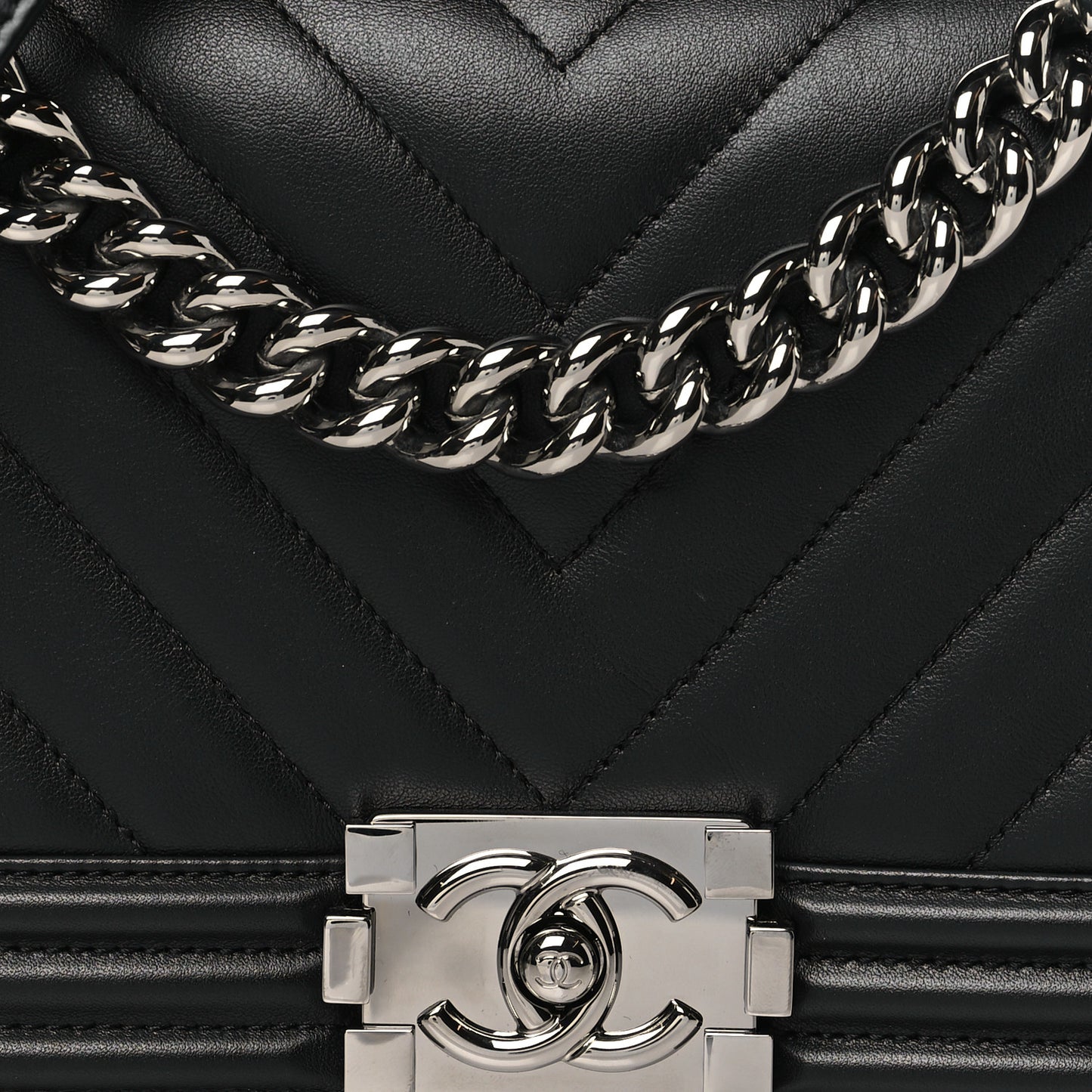 Calfskin Chevron Quilted Medium Boy Flap Black