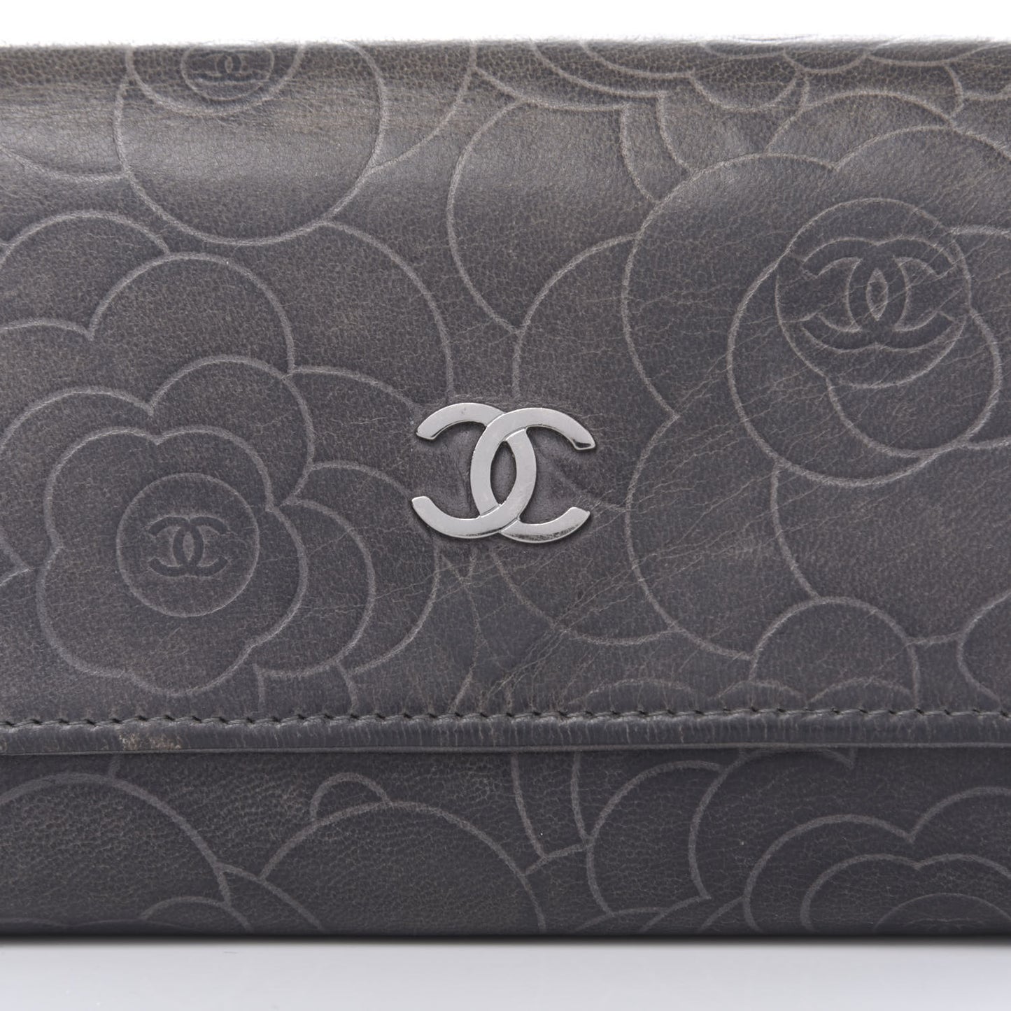 Lambskin Camellia Embossed Yen Wallet Grey