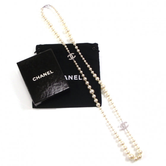 Chanel Classic Faux CC Logo Pearl Necklace 3 of 5