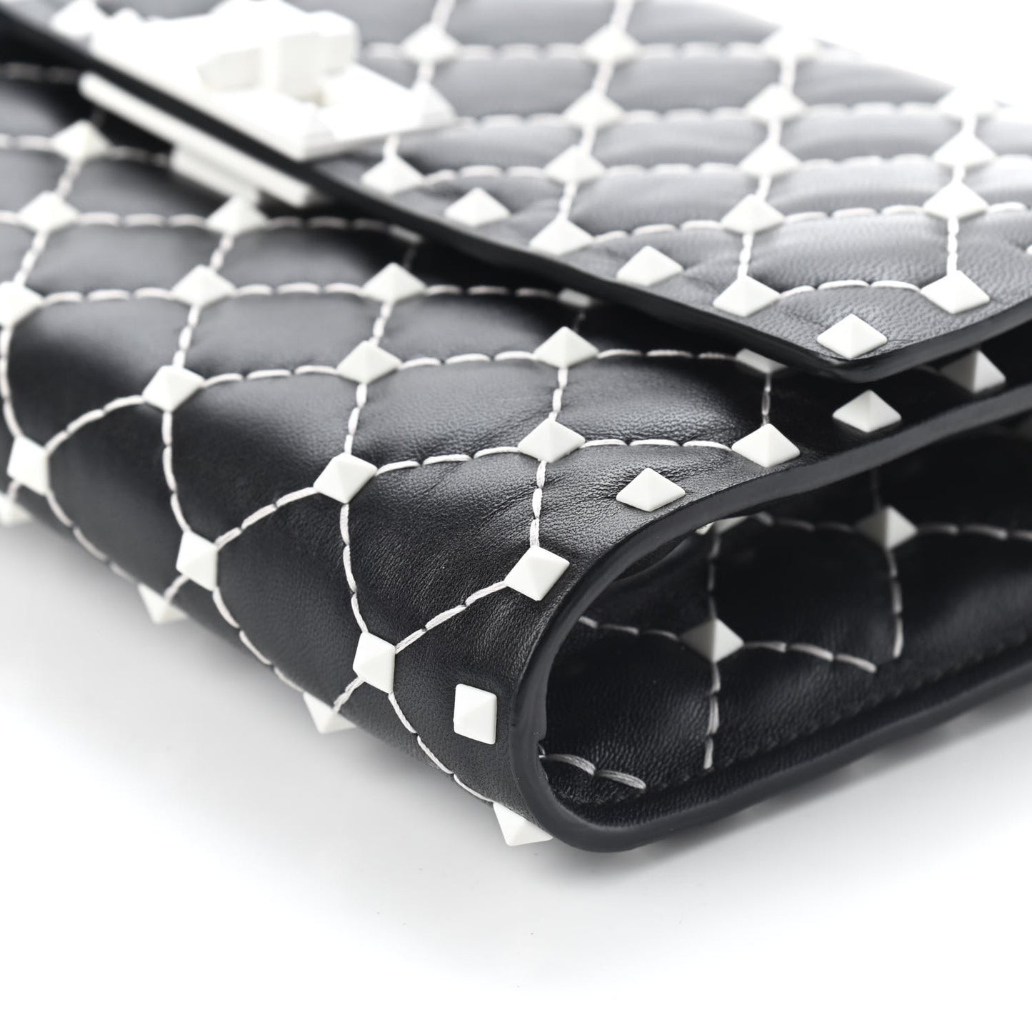 Lambskin Free Rockstud Spike Wallet On Chain Black