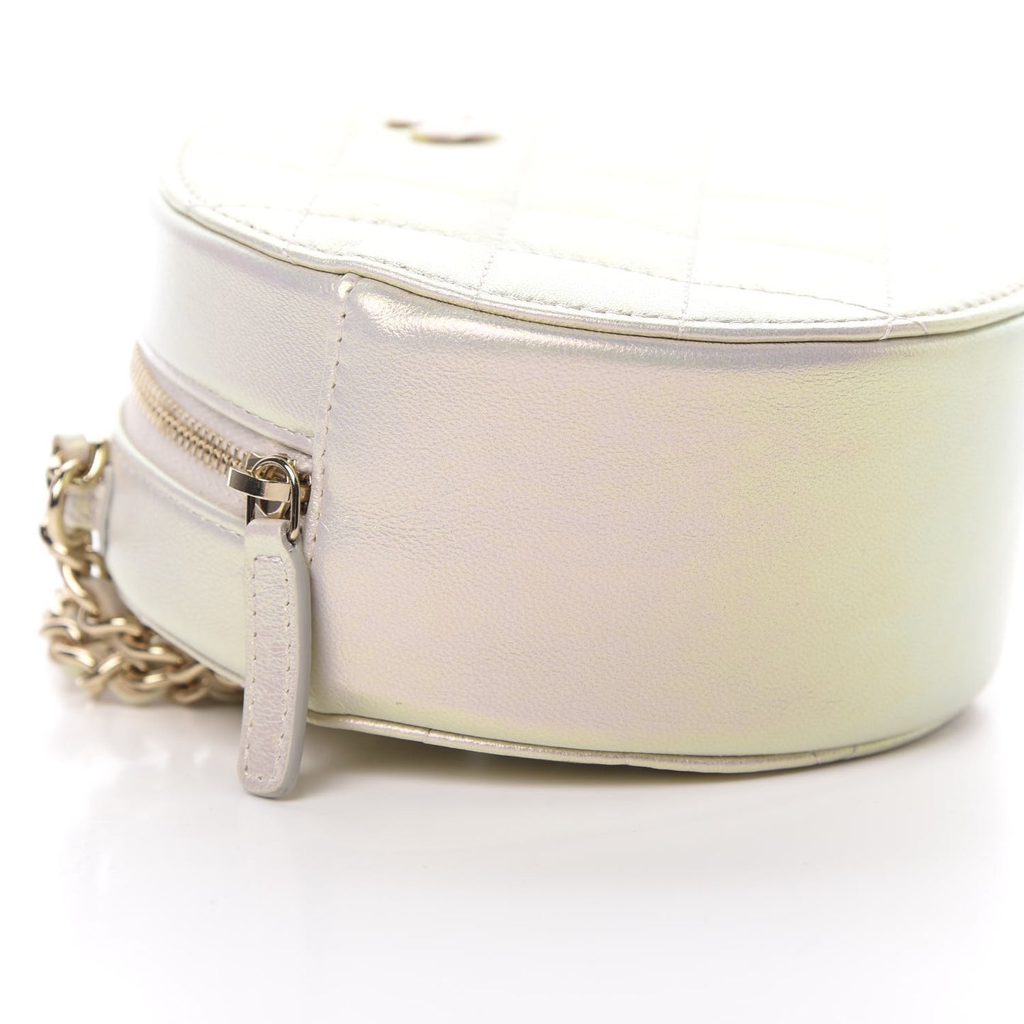 Iridescent Lambskin Quilted Round Clutch With Chain Ivory