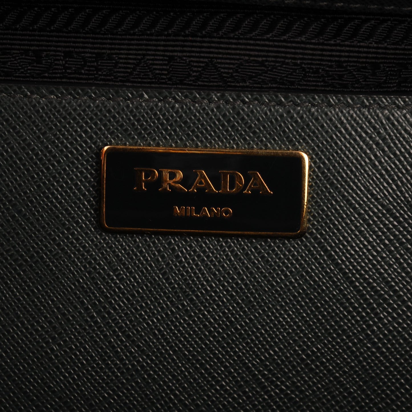 Saffiano Medium Galleria Double Zip Tote Smeraldo