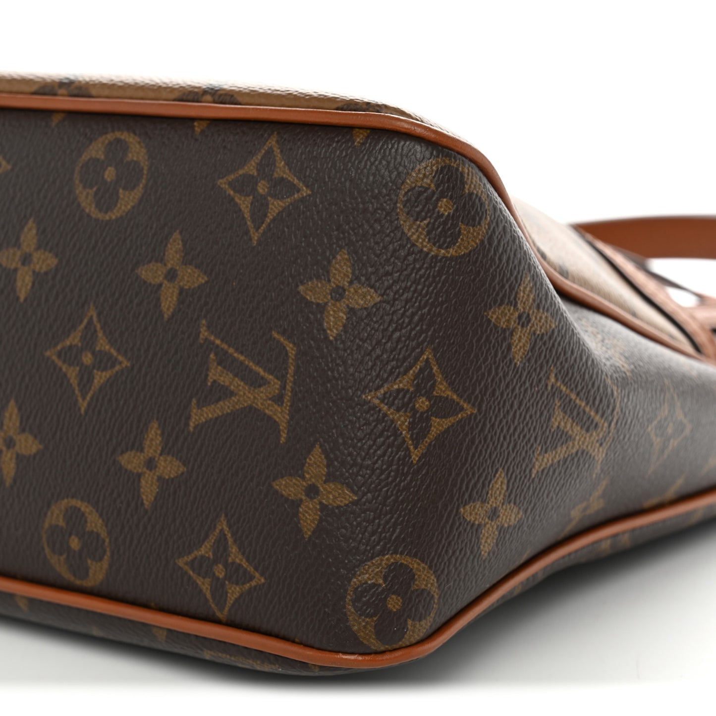 Reverse Monogram Dauphine Hobo PM
