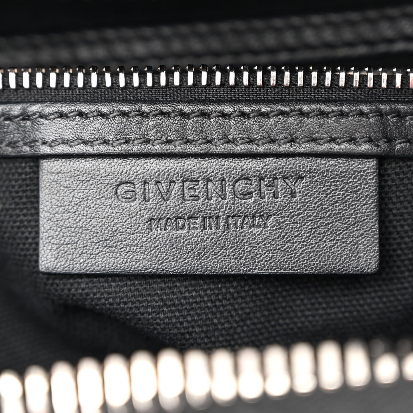 Calfskin Signature Logo Small Antigona Black