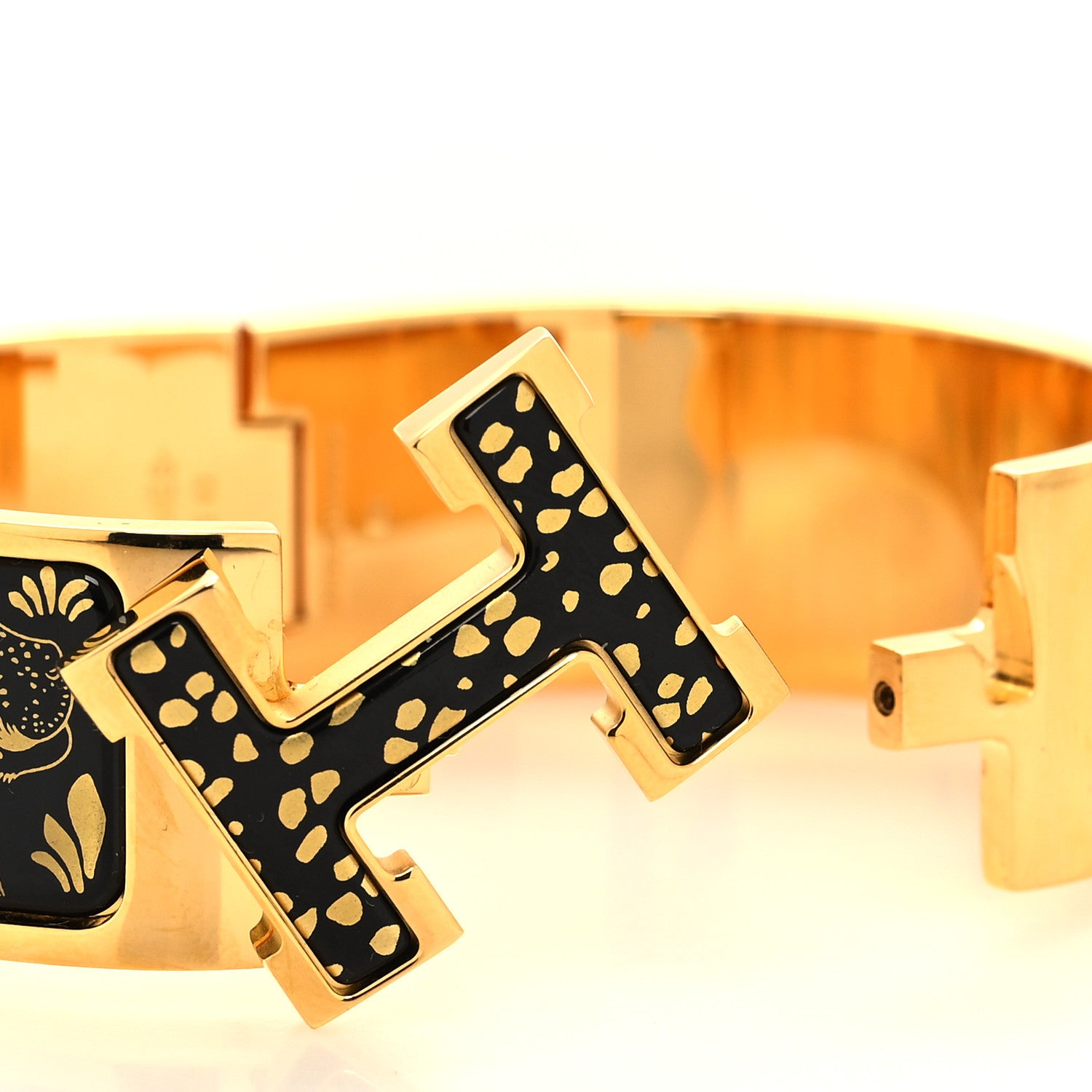Hermes Enamel Printed Leopards Wide Clic Clac H Bracelet Jaune Or Black 4 of 5