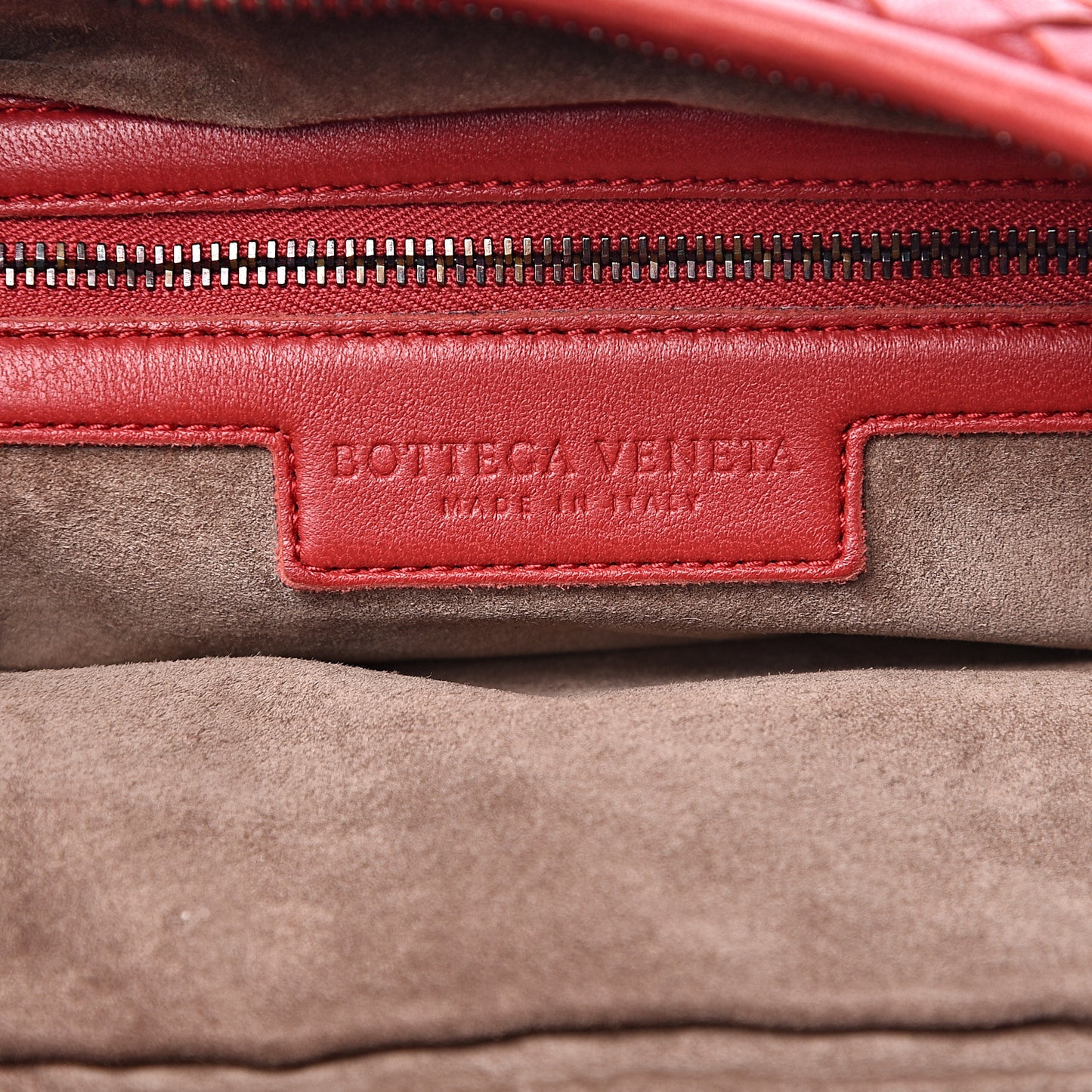 Nappa Intrecciato Medium Veneta Hobo Fraise