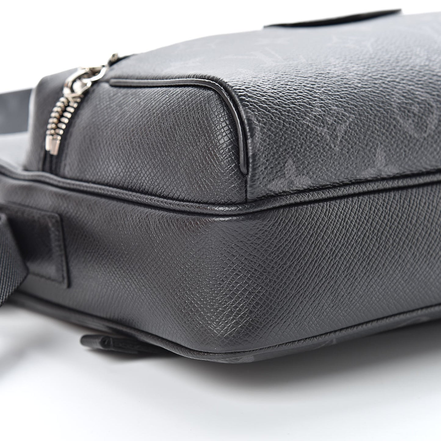 Taiga Monogram Eclipse Outdoor Messenger Black