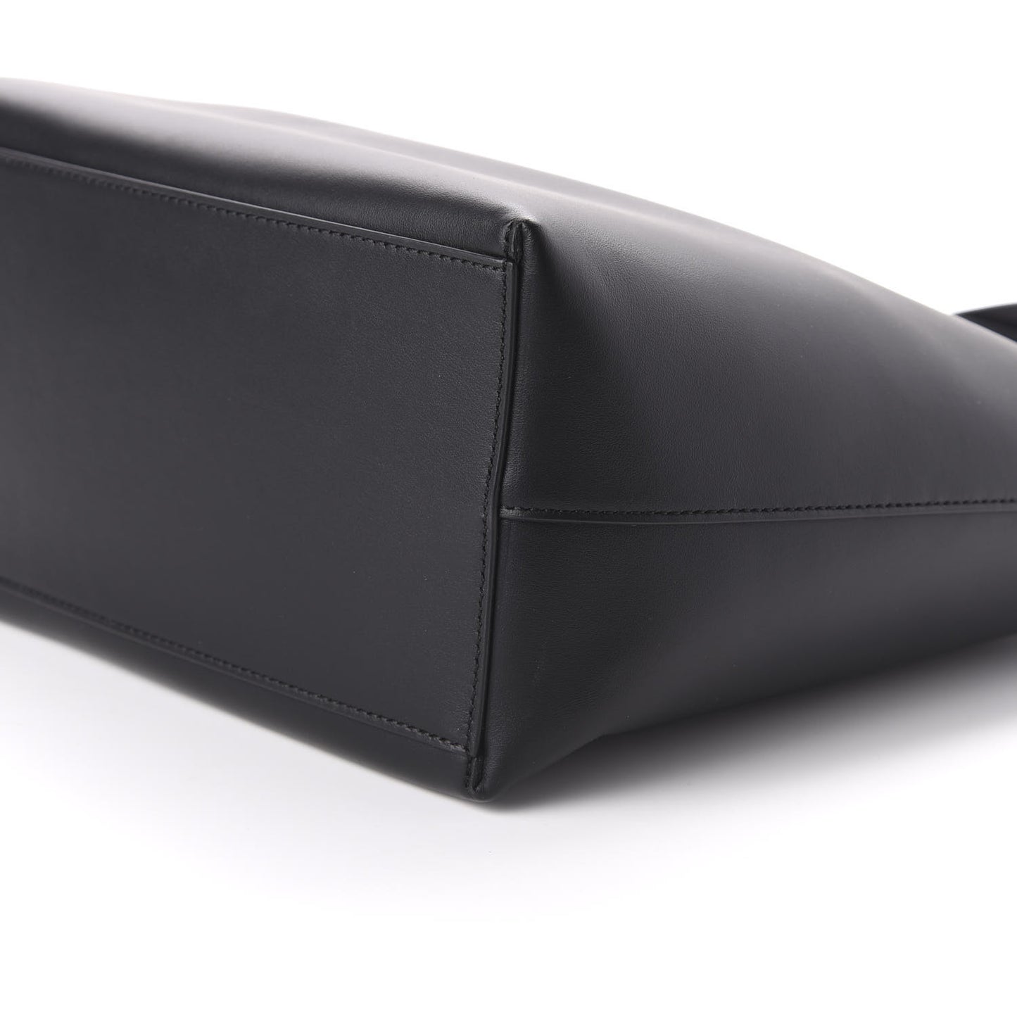 Vitello Virtus Tote Black