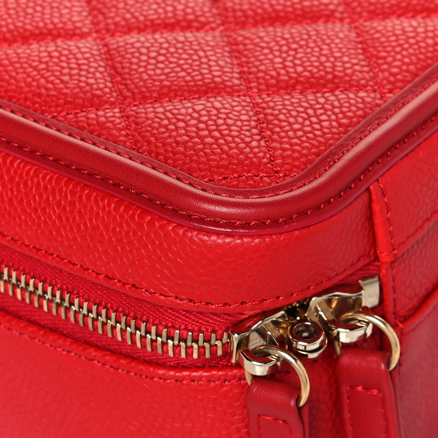 Caviar Quilted Medium CC Filigree Vanity Case Red