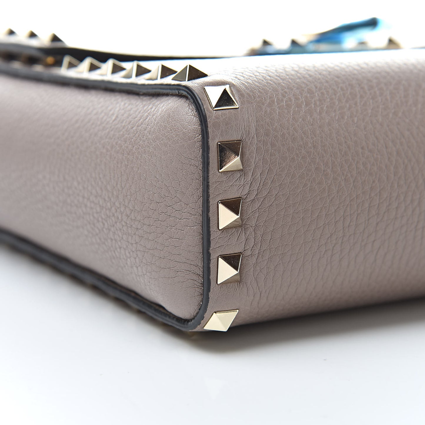 Pebbled Calfskin Rockstud Flip Lock Flap Messenger Poudre