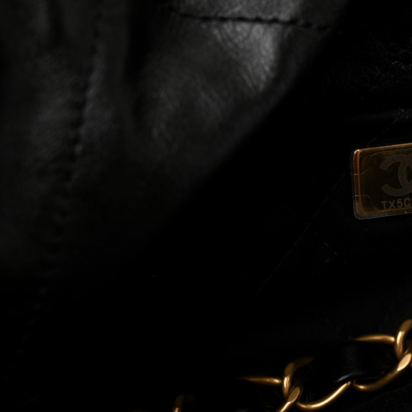 Shiny Calfskin Quilted Chanel 22 Black