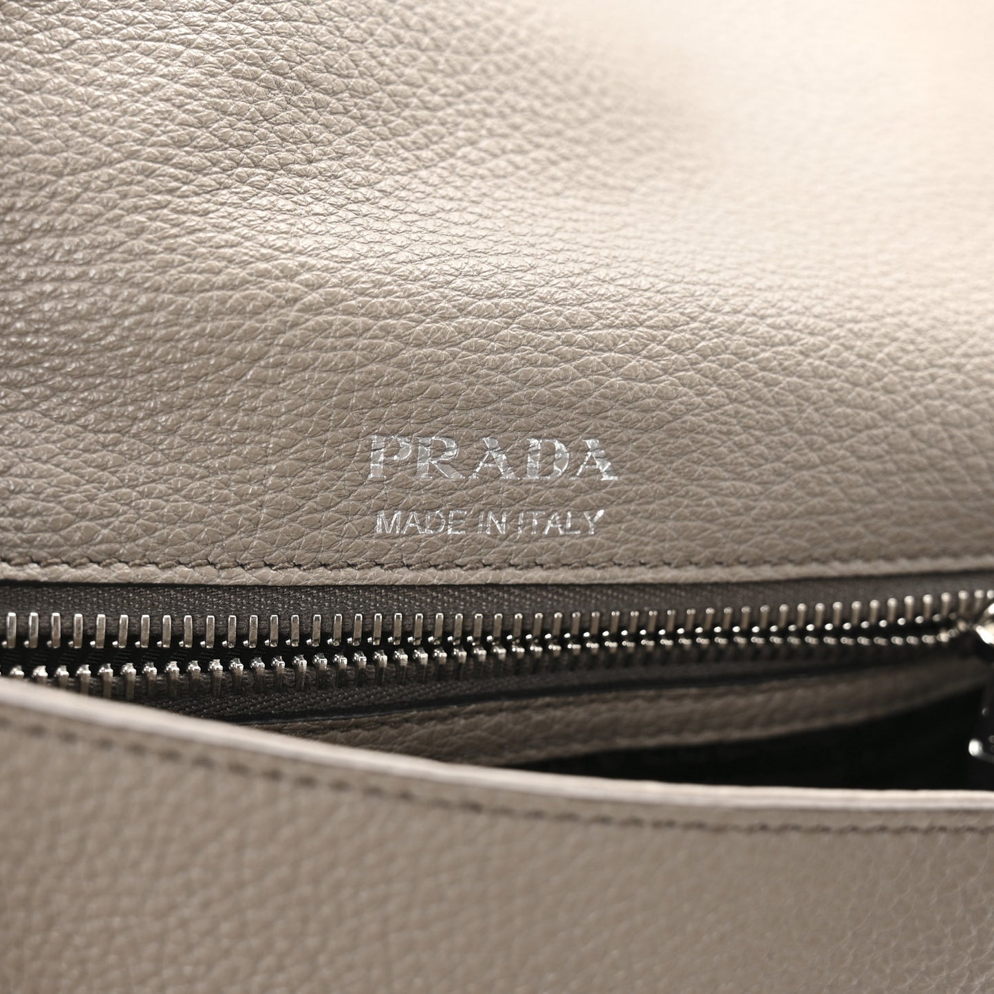 Vitello Daino Soft Flap Crossbody Argilla