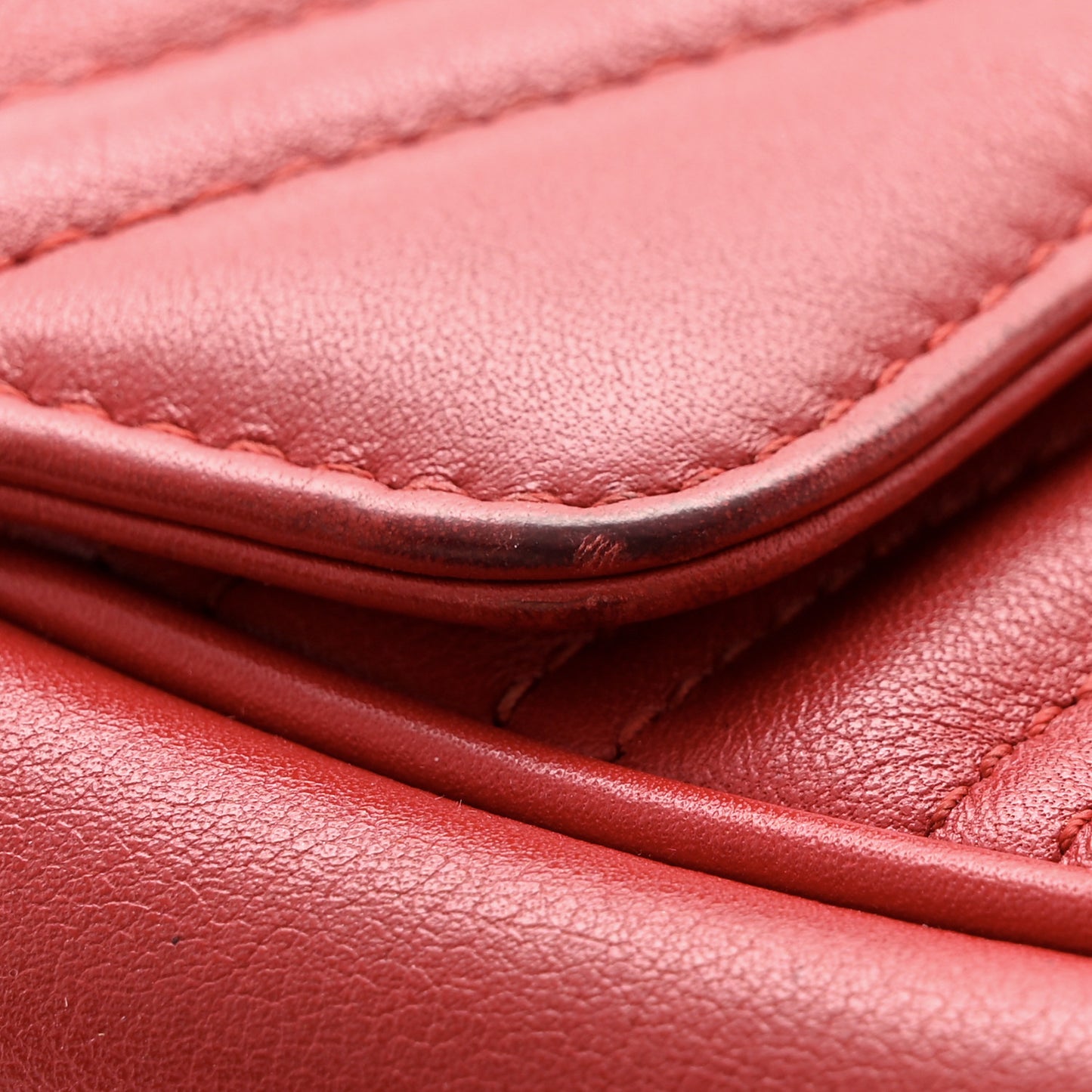 Calfskin Matelasse Small GG Marmont Shoulder Bag Hibiscus Red