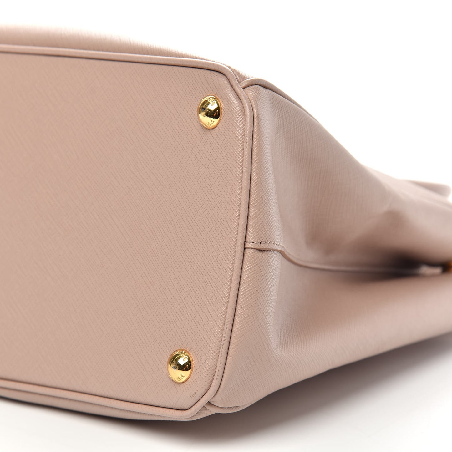 Saffiano Medium Galleria Double Zip Tote Cammeo