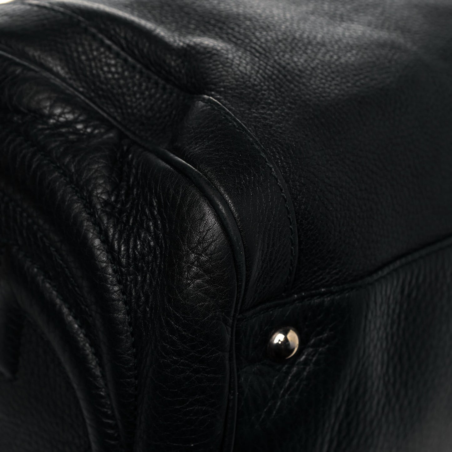 Pebbled Calfskin Medium Soho Boston Black