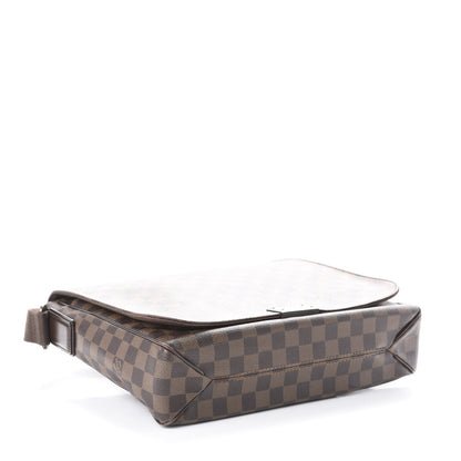 Louis Vuitton Damier Ebene District MM 4 of 10