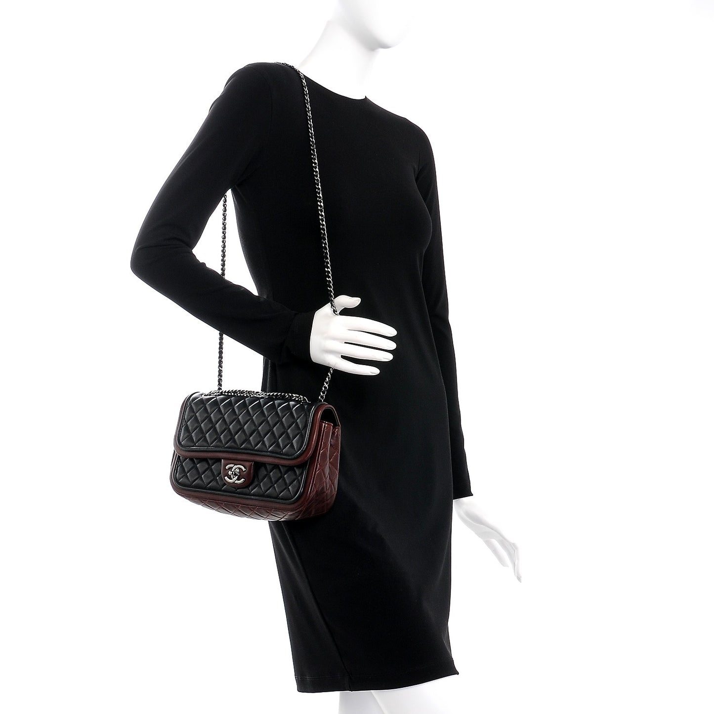 Lambskin Classic Twist Flap Black Burgundy