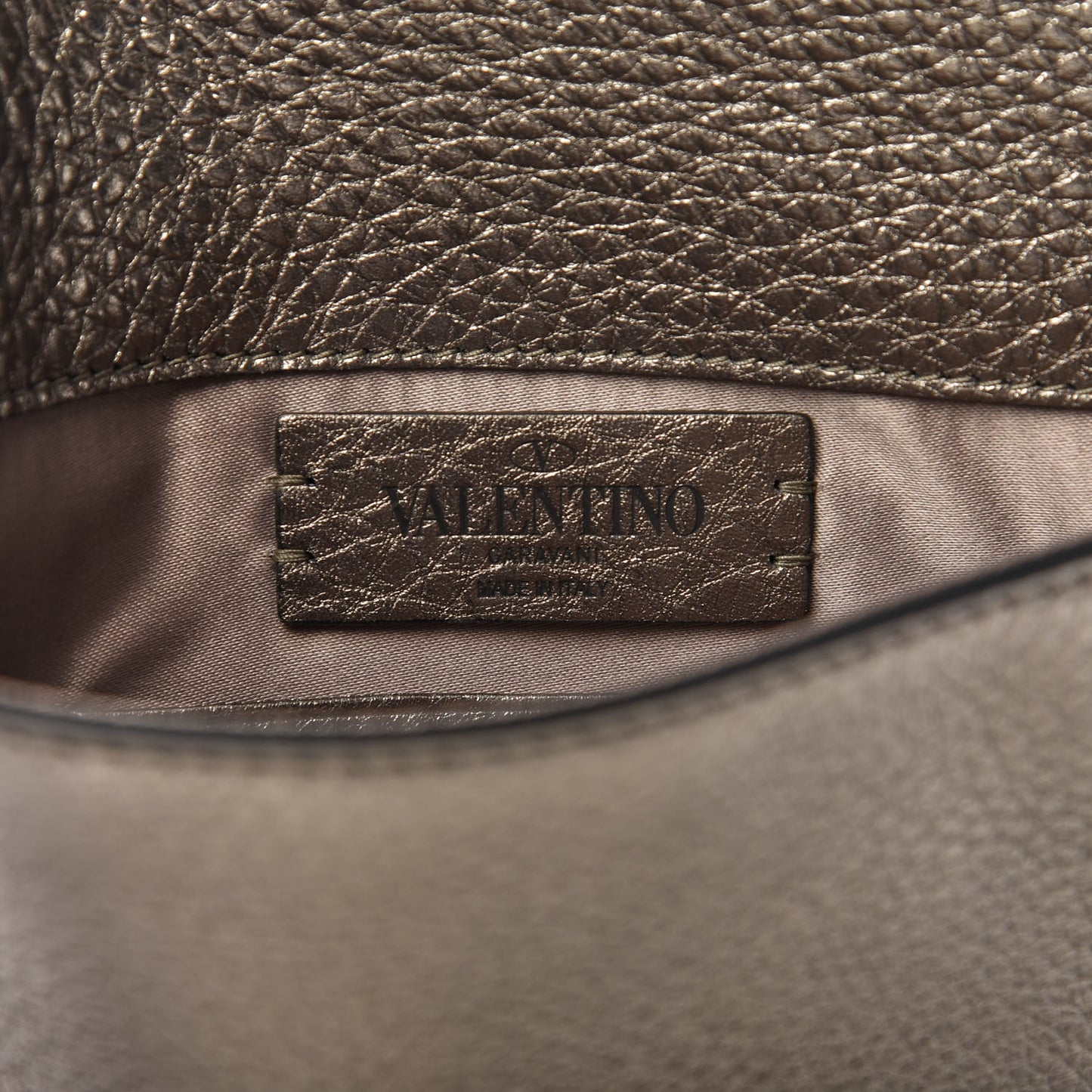 Metallic Pebbled Calfskin Medium Rockstud Envelope Flat Wristlet Pouch Sasso