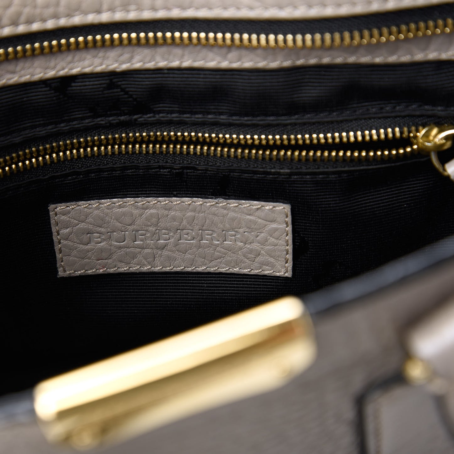 Signature Grain Small Clifton Bag Grey