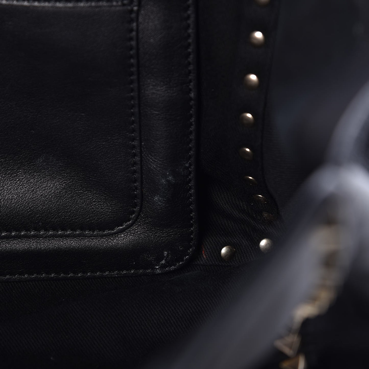 Vitello Medium Rockstud Tote Black