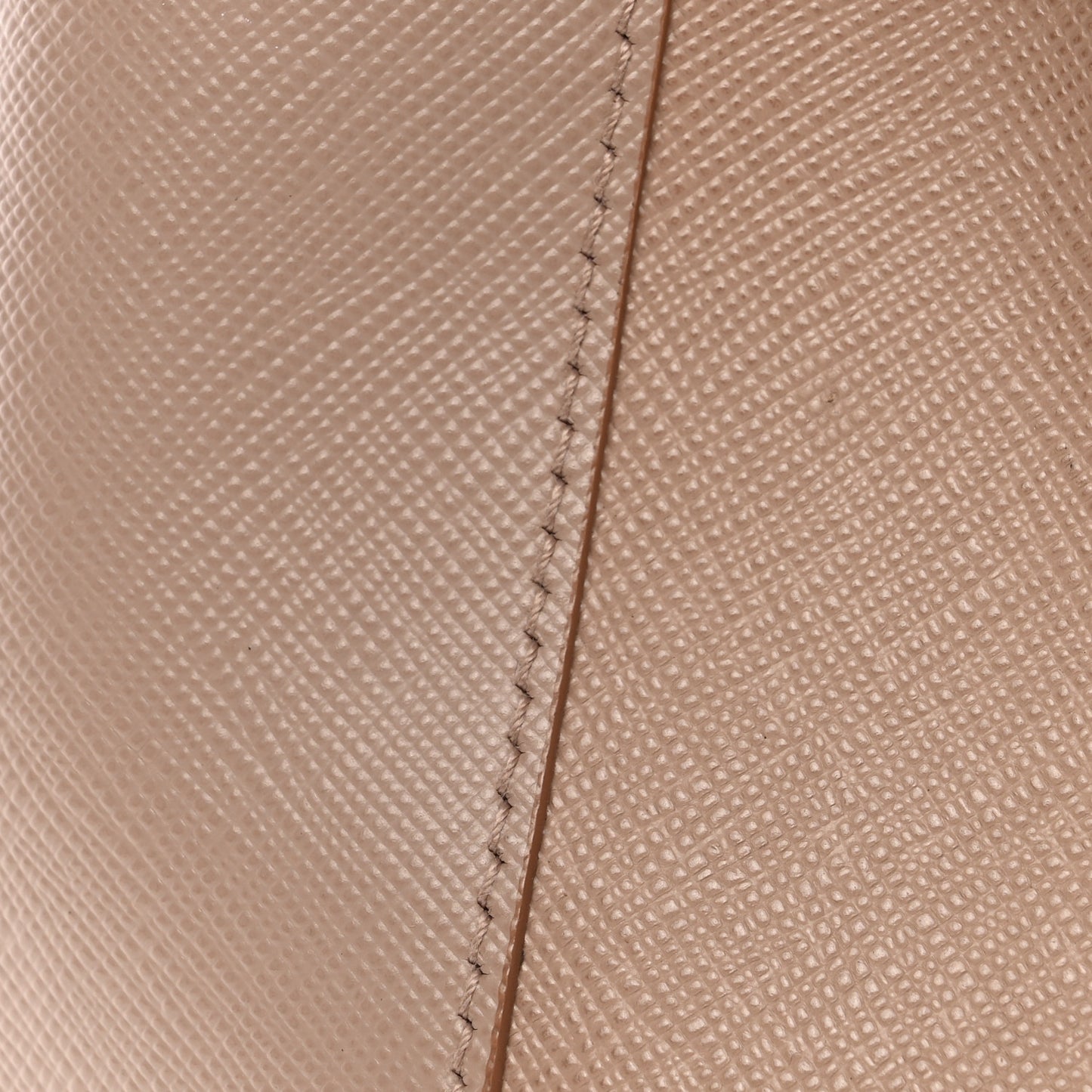 Saffiano Lux Medium Tote Cammeo