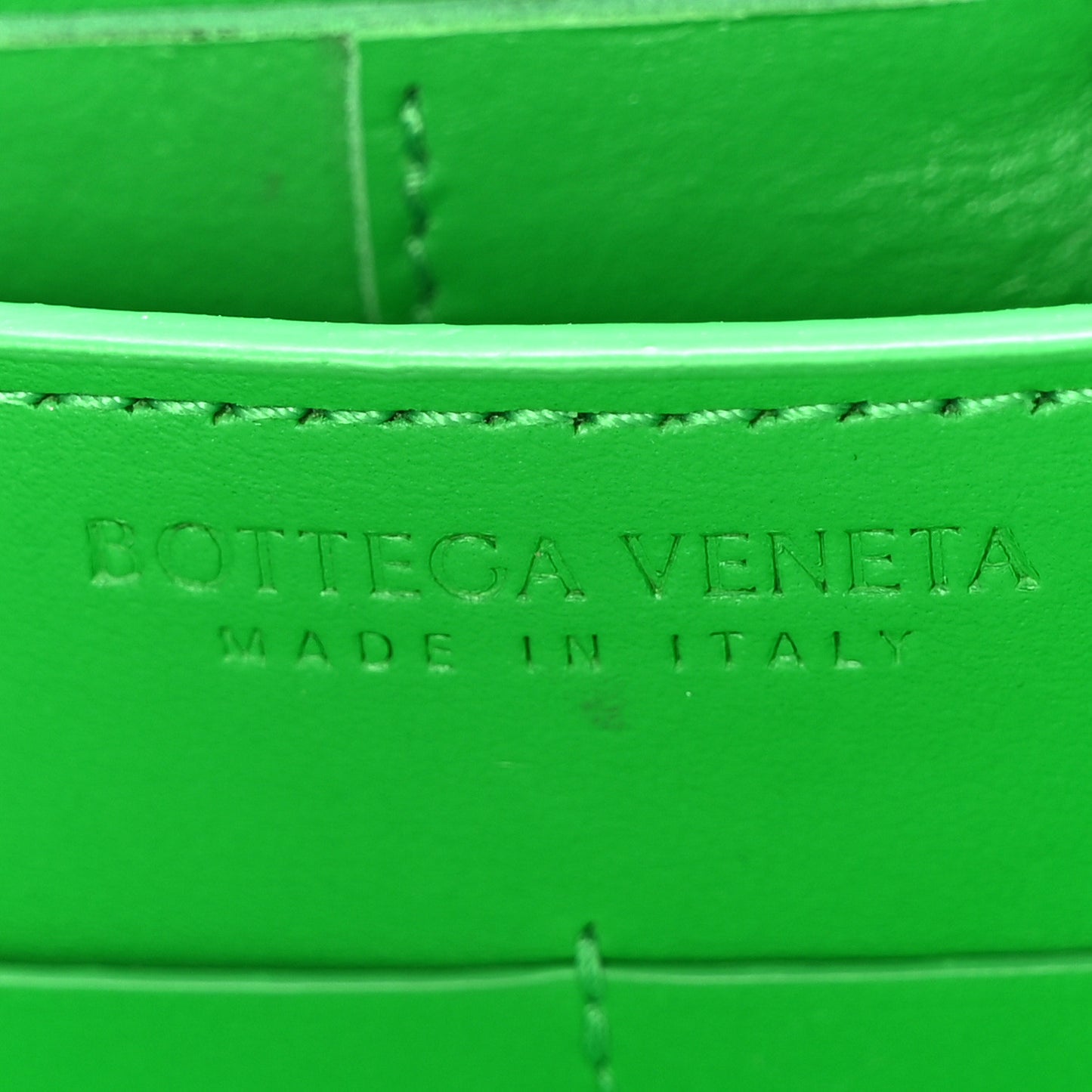Calfskin Maxi Intrecciato Cassette Pouch On Strap Parakeet