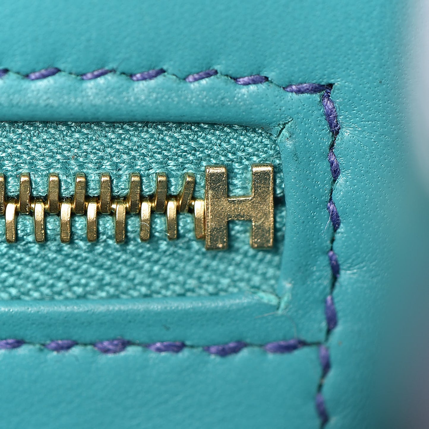 Epsom Horseshoe Constance 24 Bleu Electric Bleu Paon