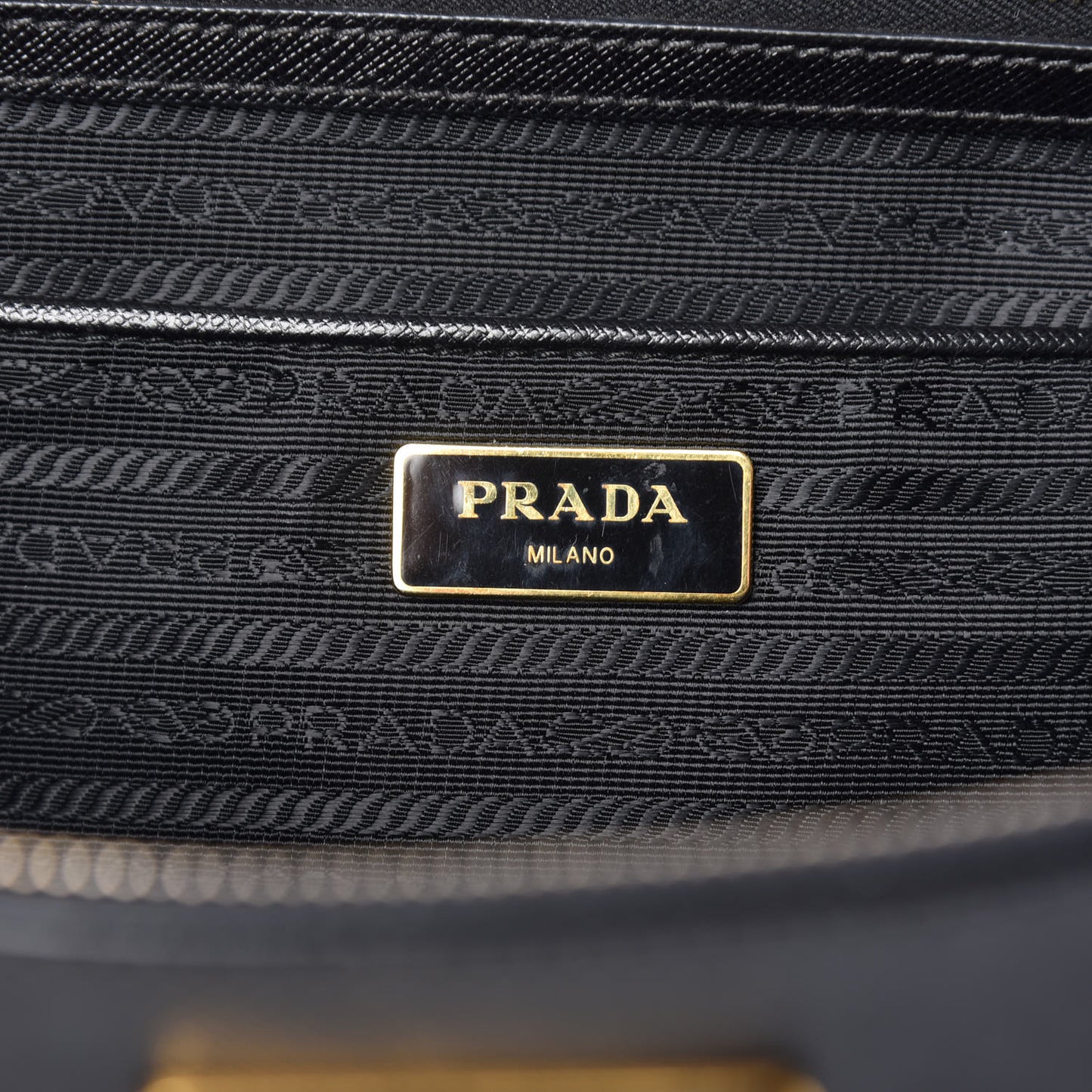 Saffiano Medium Galleria Double Zip Tote Black