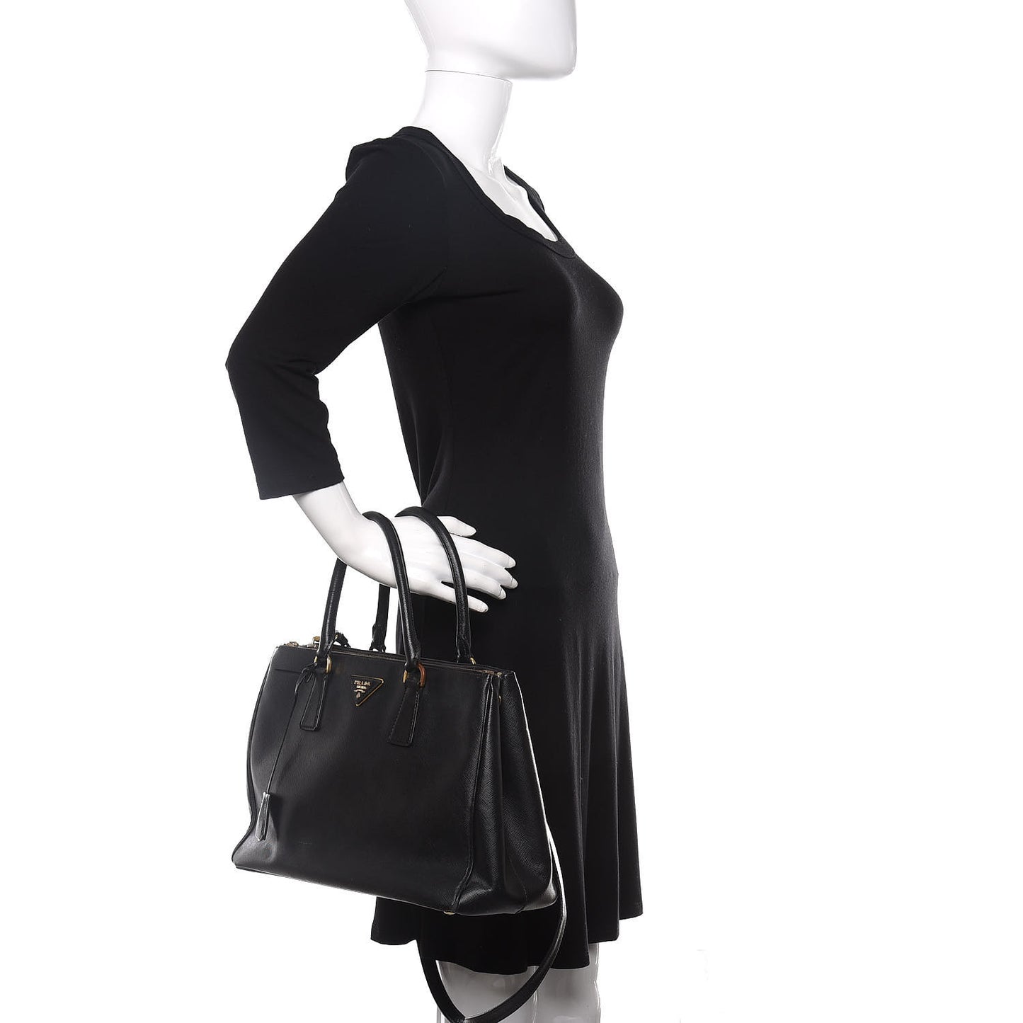 Saffiano Medium Galleria Double Zip Tote Black