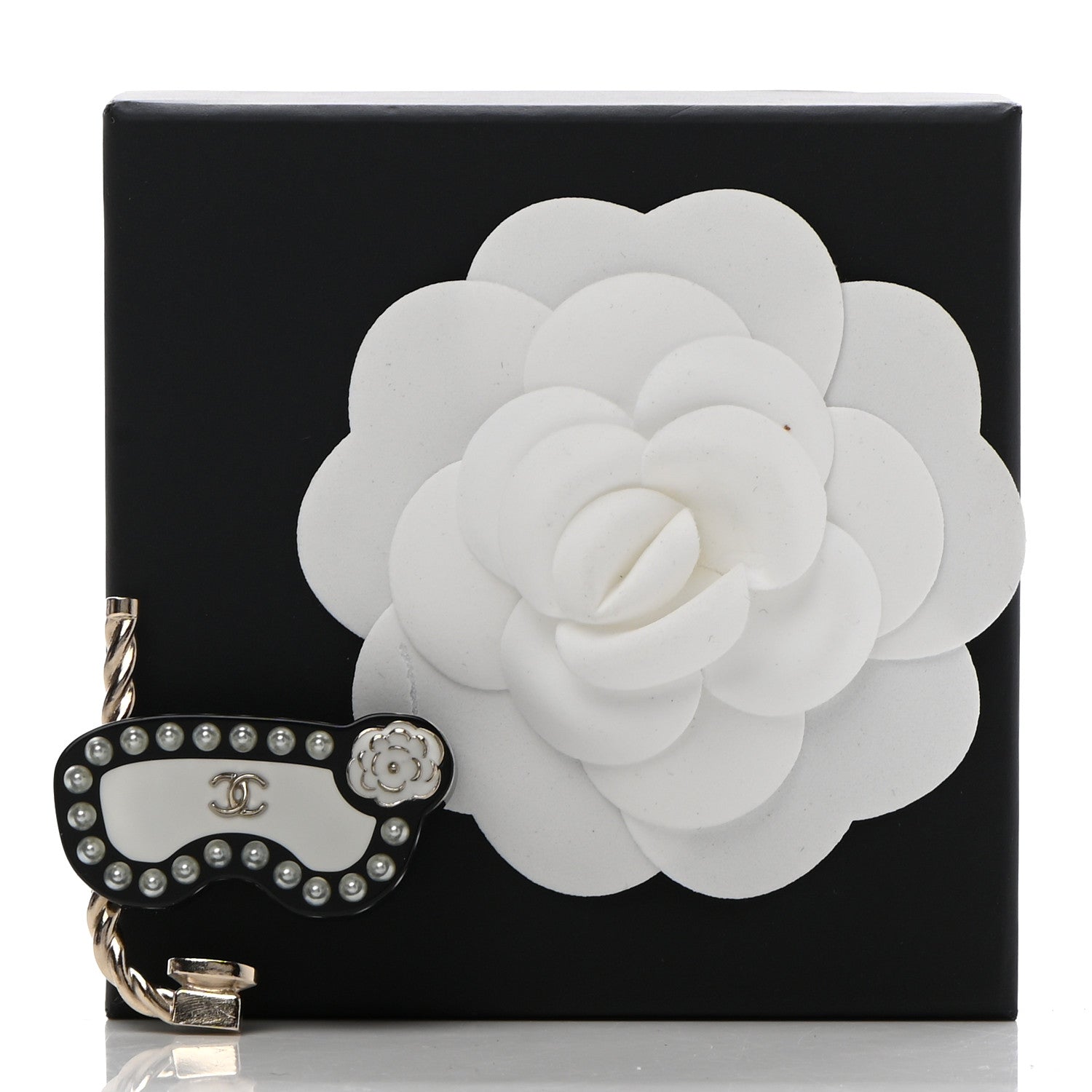Chanel Resin Pearl Snorkeling CC Brooch 6 of 6