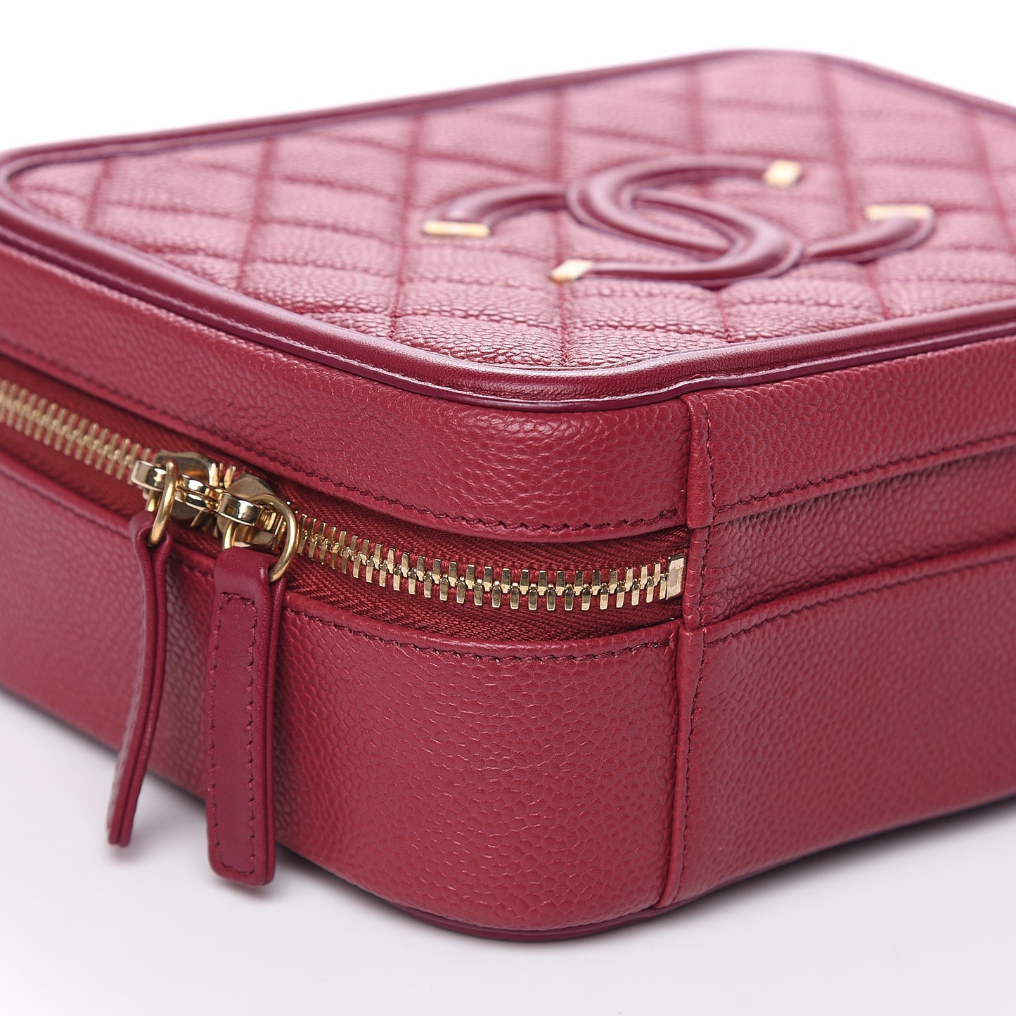 Caviar Quilted Medium CC Filigree Vanity Case Burgundy