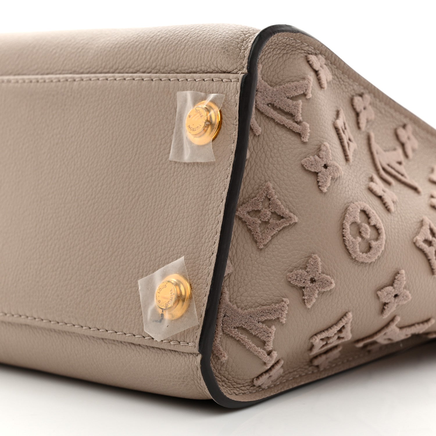 Louis Vuitton Calfskin Monogram Tufting On My Side Galet 9 of 10