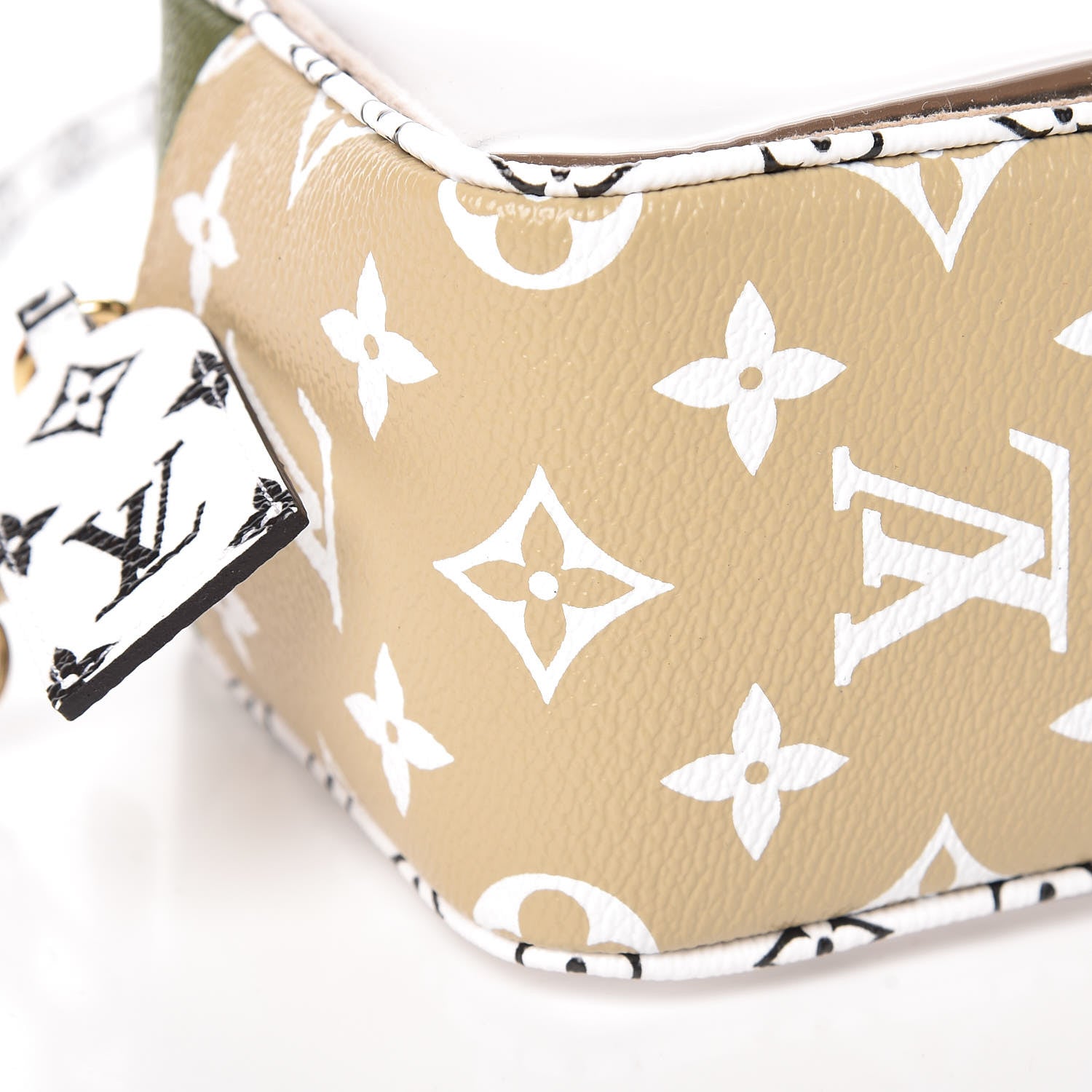 Louis Vuitton Monogram Giant Beach Pouch Kaki 7 of 9