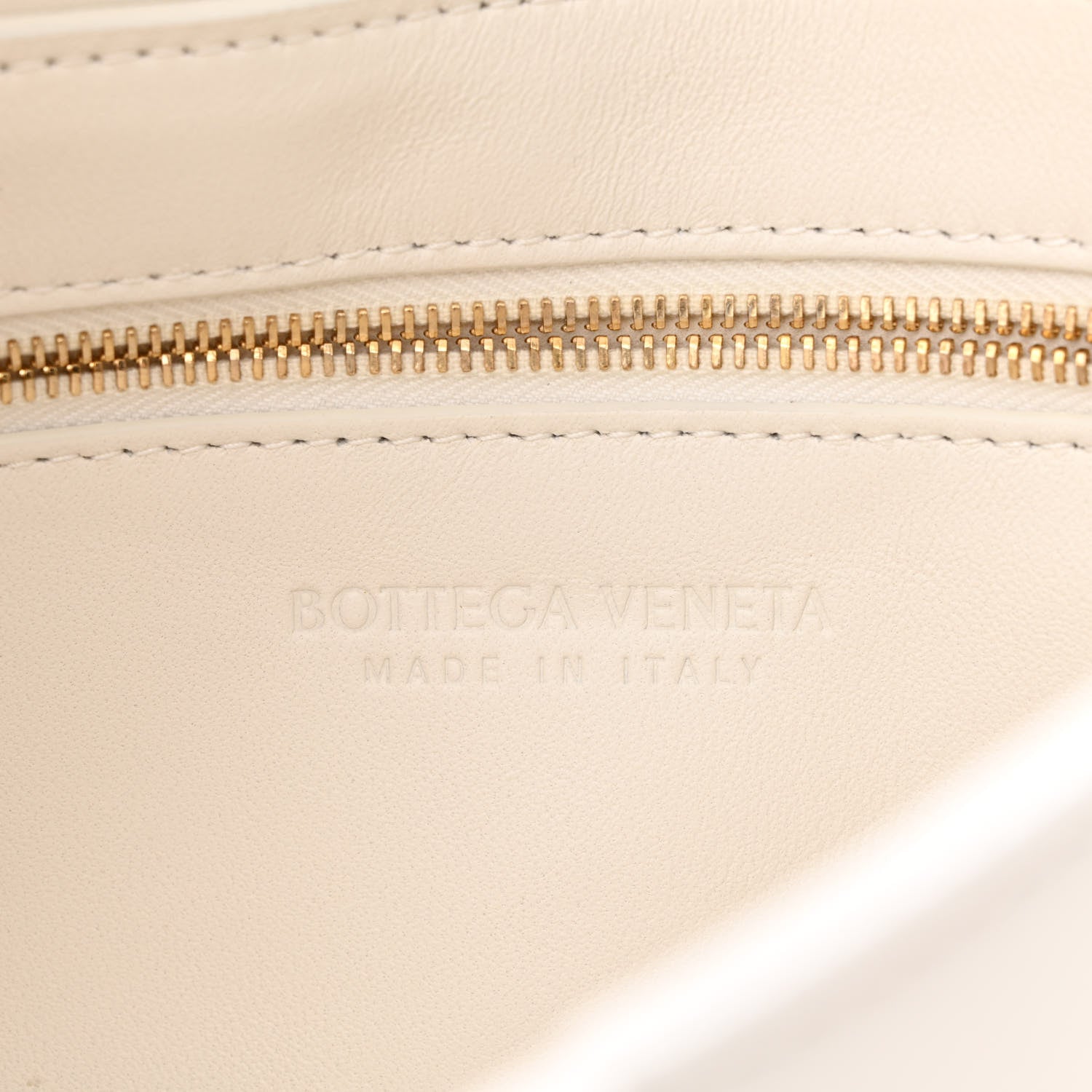 Bottega Veneta Lambskin Maxi Intrecciato Cassette Crossbody Bag White 5 of 10