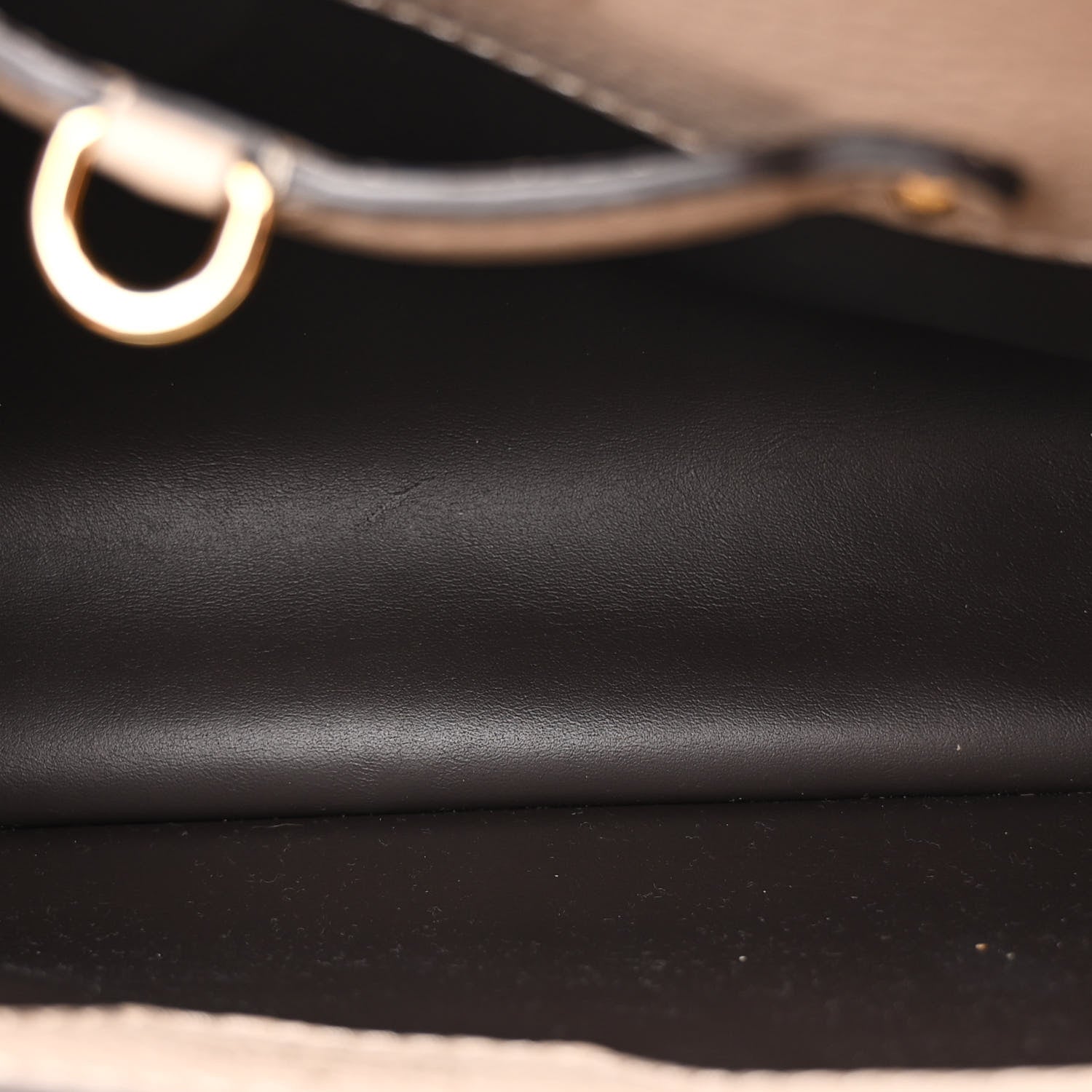 Louis Vuitton Taurillon Capucines PM Galet 5 of 11