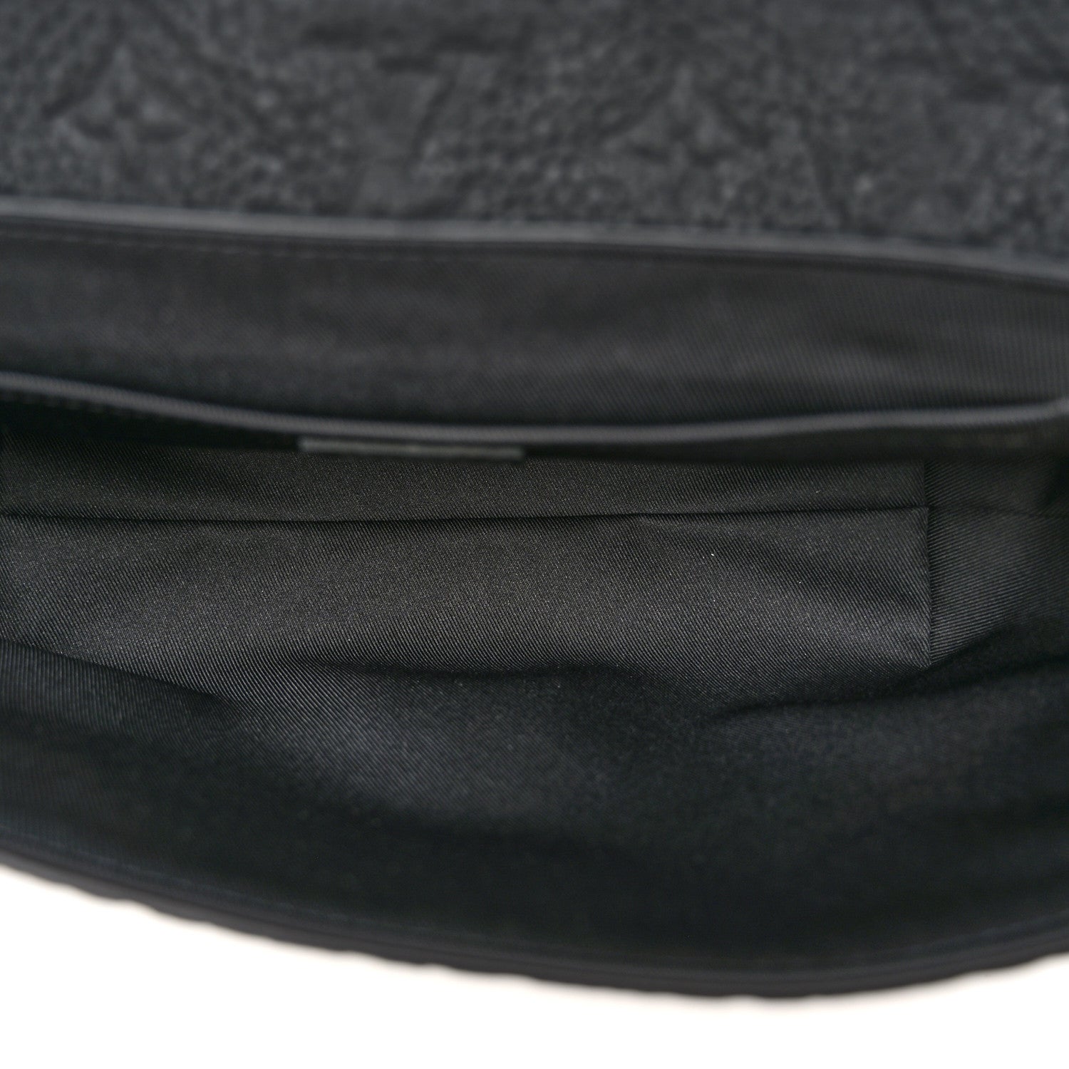 Louis Vuitton Taurillon Monogram S-Cape Messenger Black 5 of 9