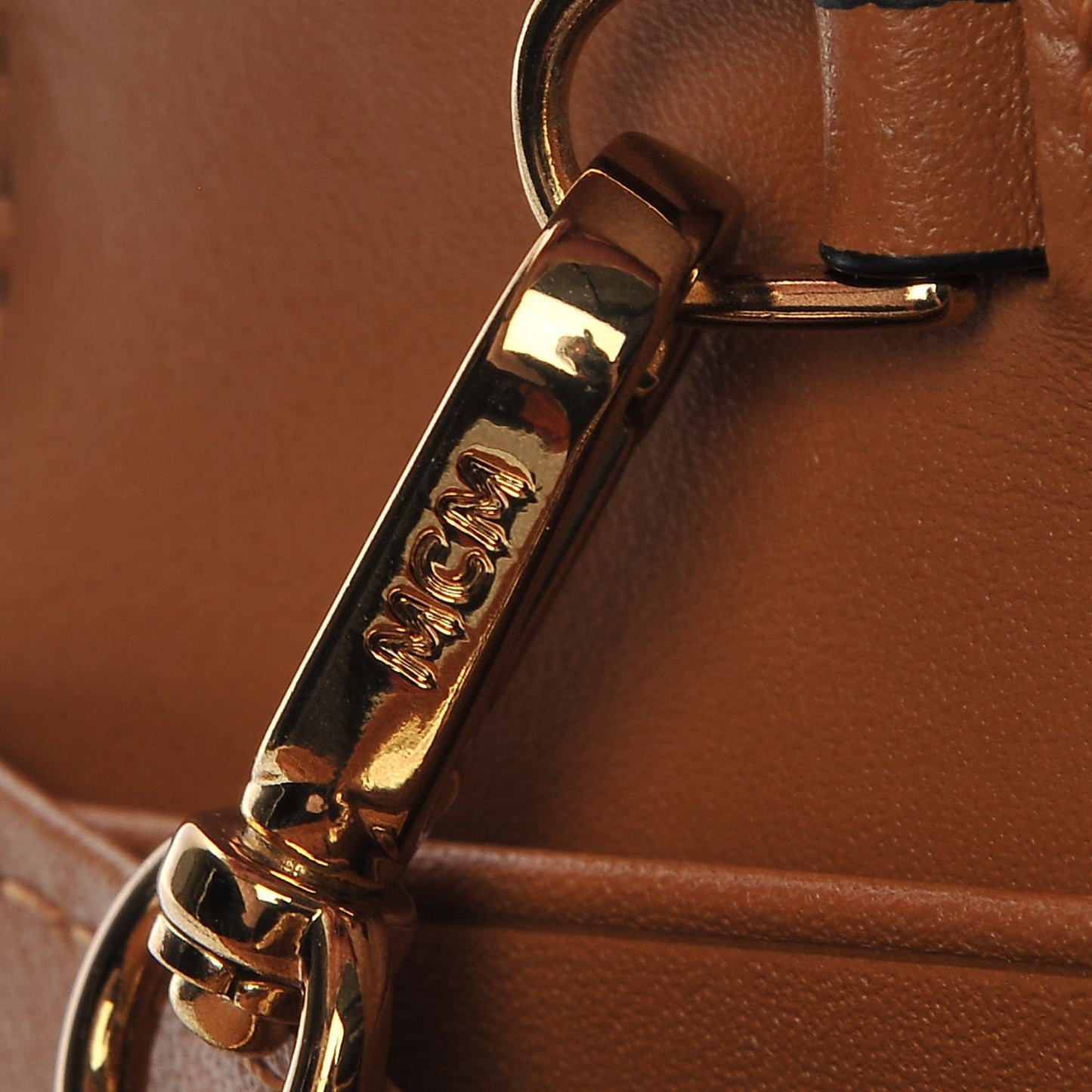 Visetos Large Patricia Chain Wallet Cognac
