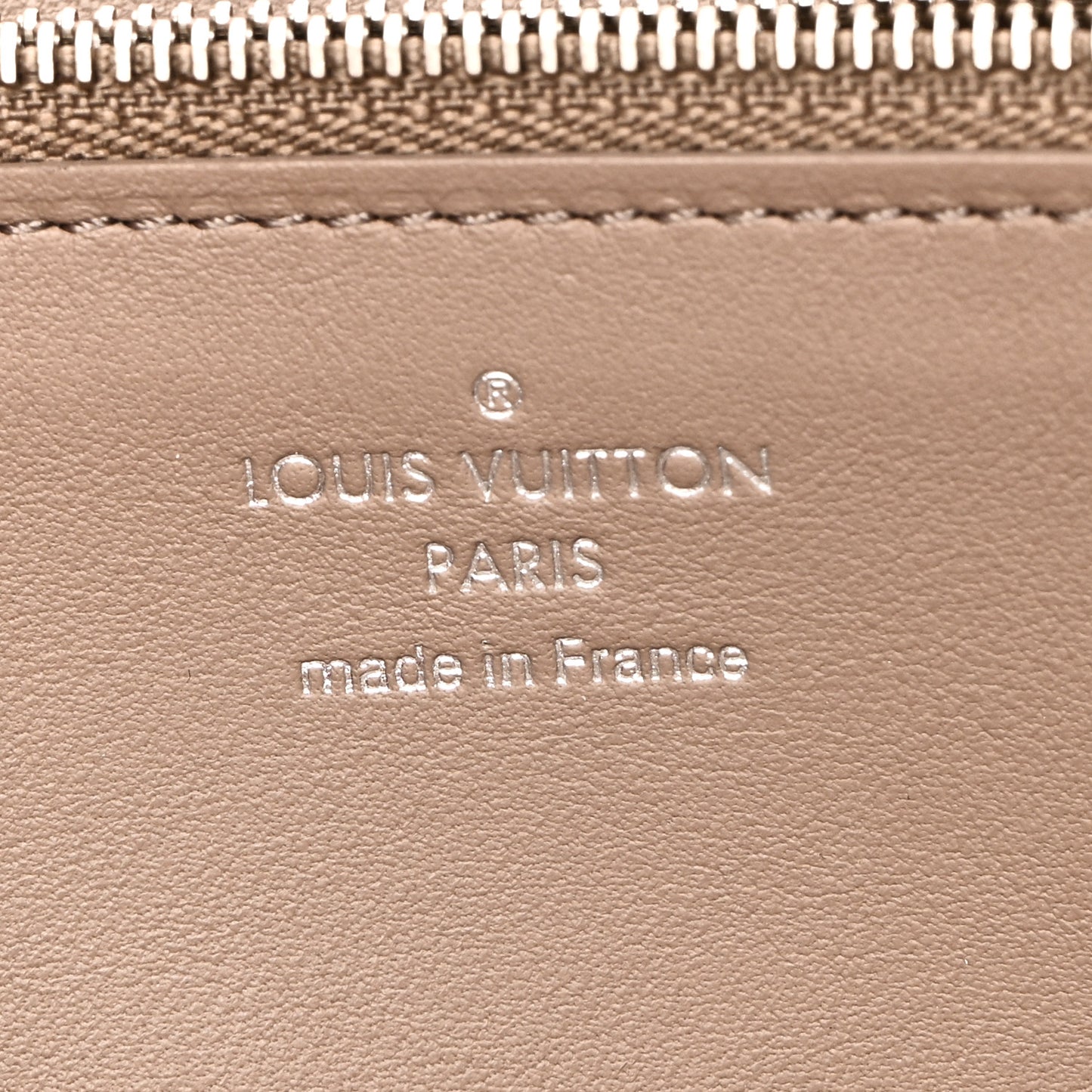 Taurillon Capucines Wallet Magnolia