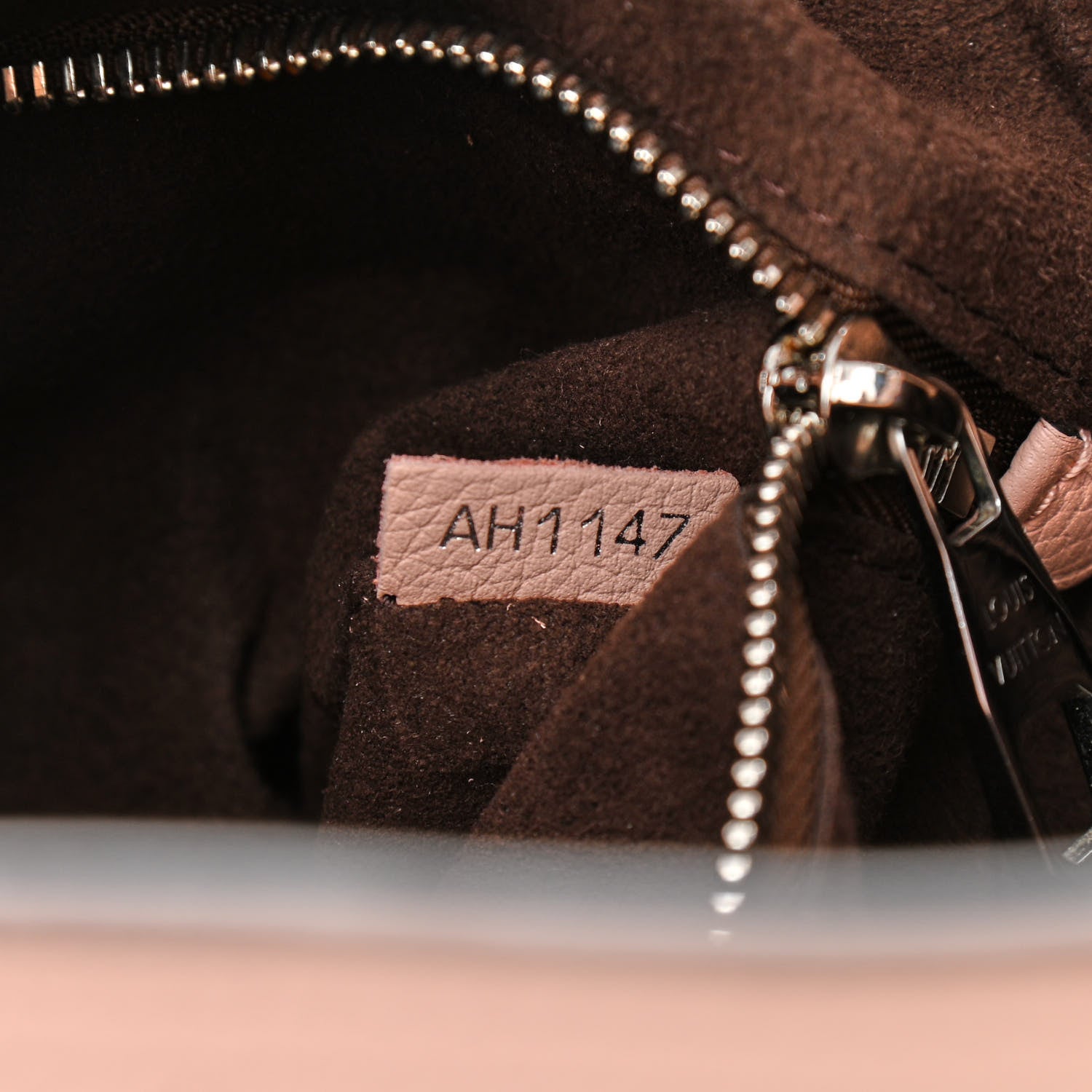 Louis Vuitton Mahina Babylone PM Magnolia 7 of 10