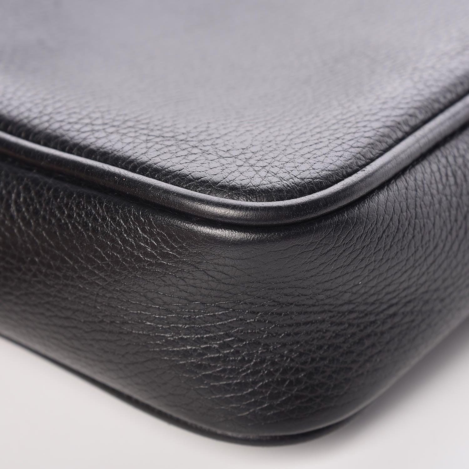 Gucci Grained Calfskin Logo Messenger Bag Black 11 of 13