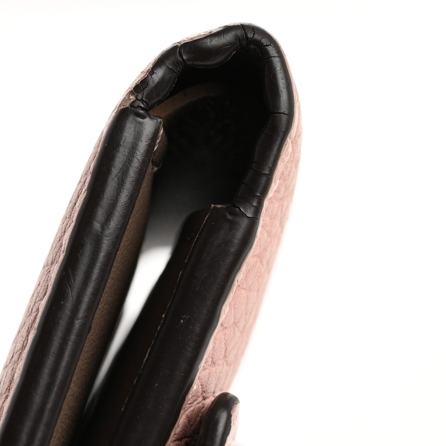 Taurillon Capucines Compact Wallet Magnolia