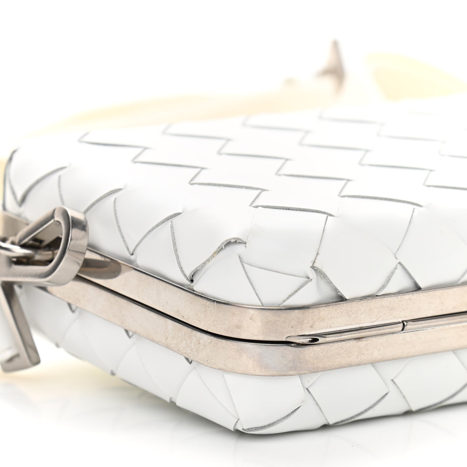 Bottega Veneta Spazzolato Intrecciato Mens Crossbody Messenger Bag White 8 of 9