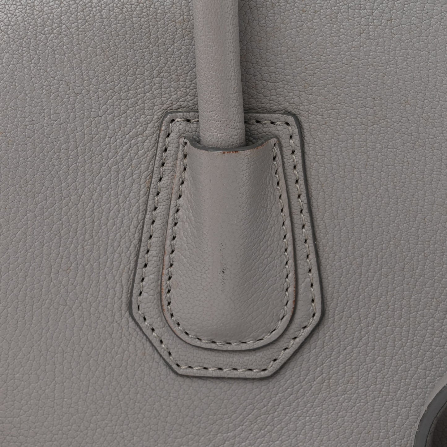 Sugar Goatskin Medium Antigona Pearl Grey