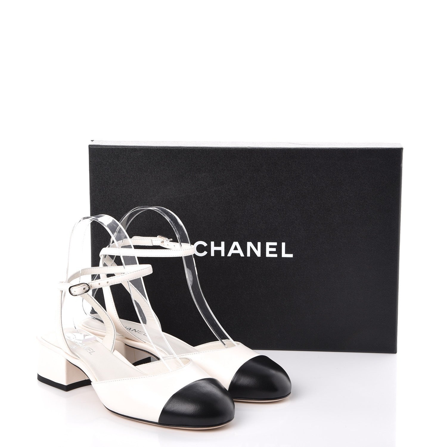 Chanel Lambskin Cap Toe CC Slingback Sandals 35.5 White Black 9 of 9