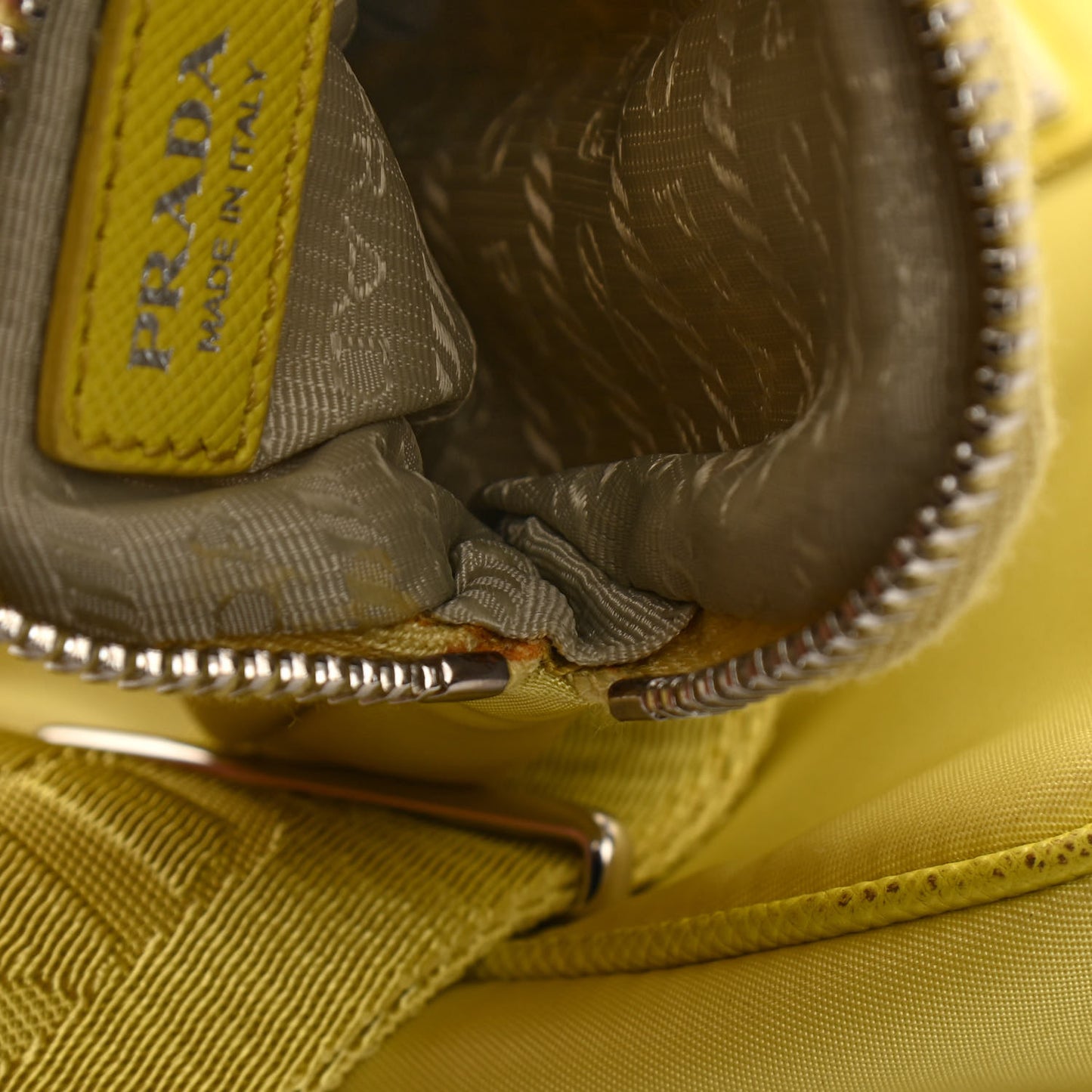 Nylon Saffiano Re-Edition 2005 Shoulder Bag Ananas
