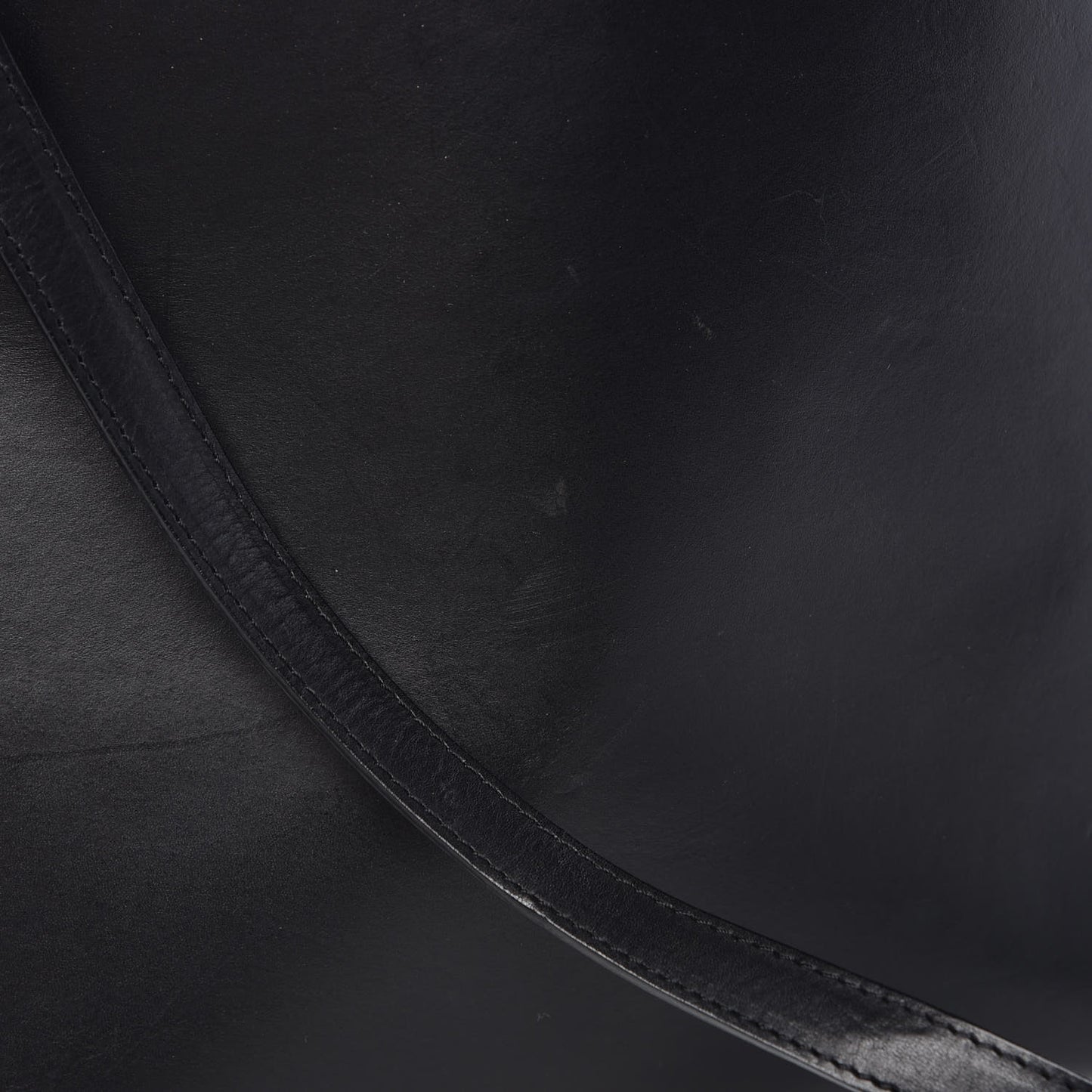 Vegetable Tanned Calfskin Bucket Bag Black Flamma