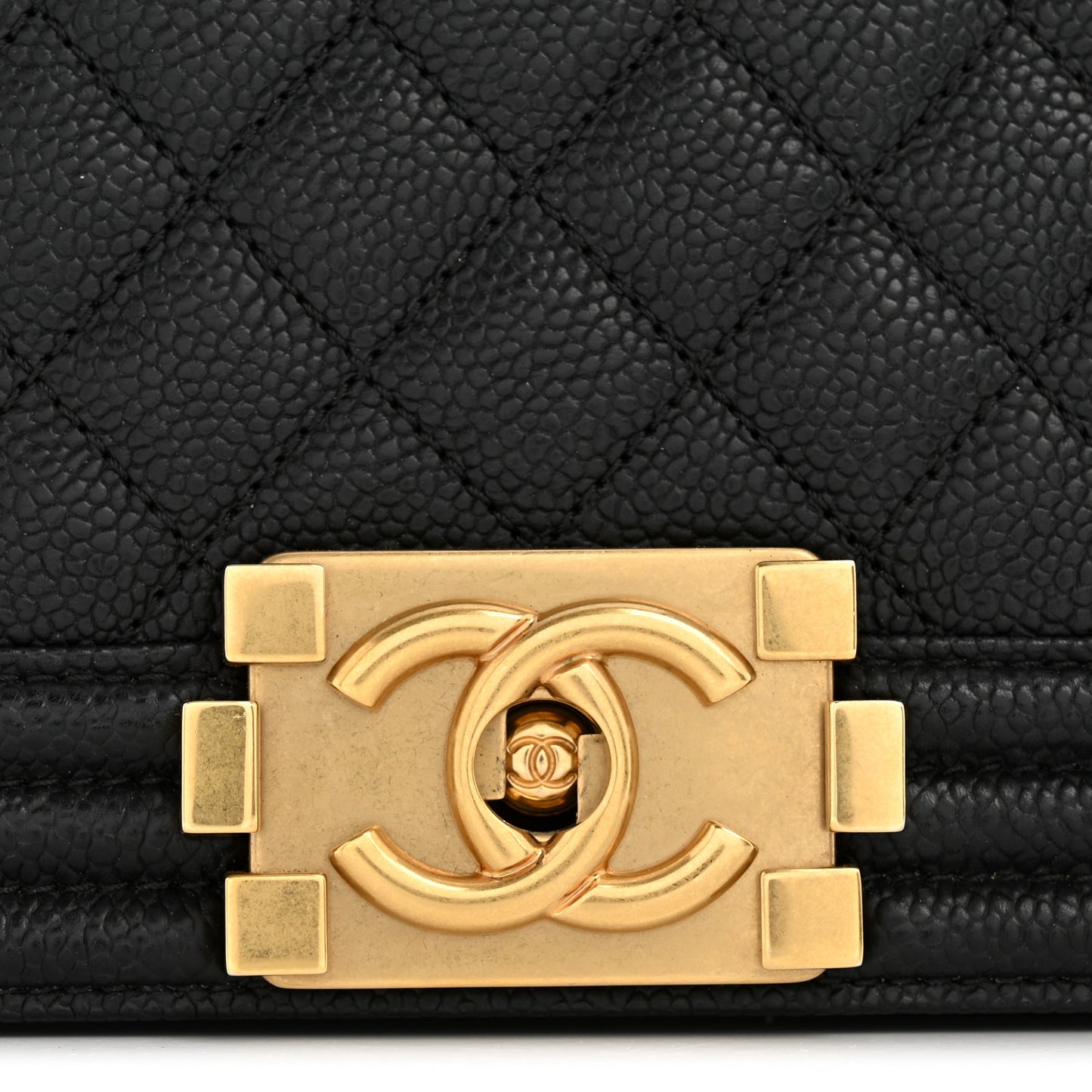Caviar Quilted Medium Boy Flap Black