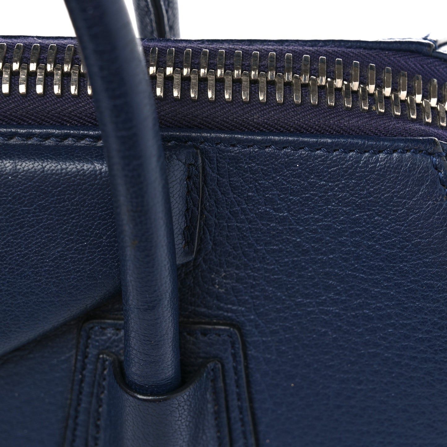 Sugar Goatskin Medium Antigona Navy