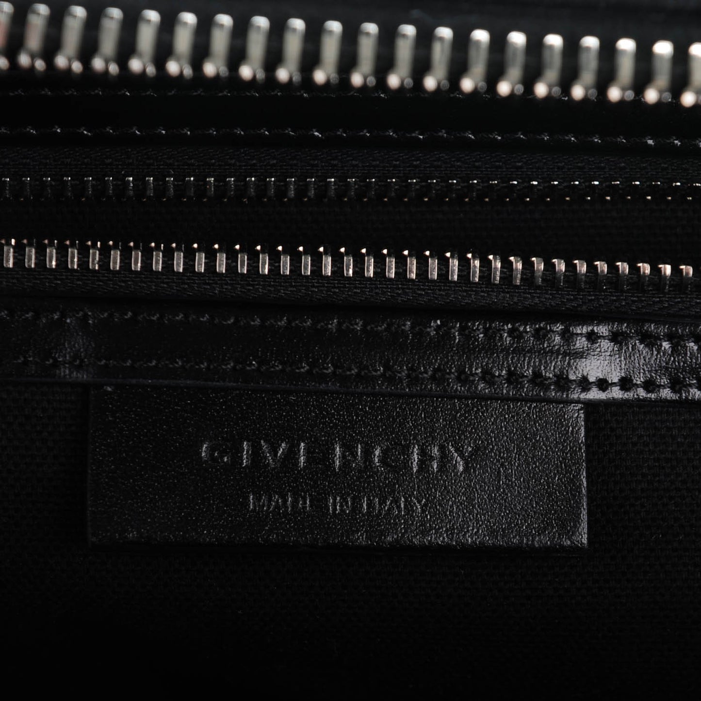 Shiny Lord Calfskin Medium Antigona Black