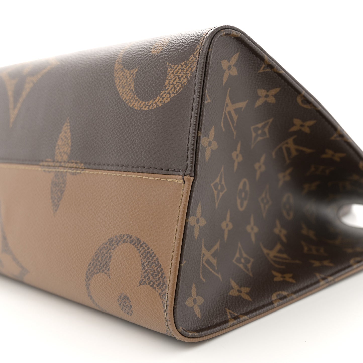 Reverse Monogram Giant Onthego MM